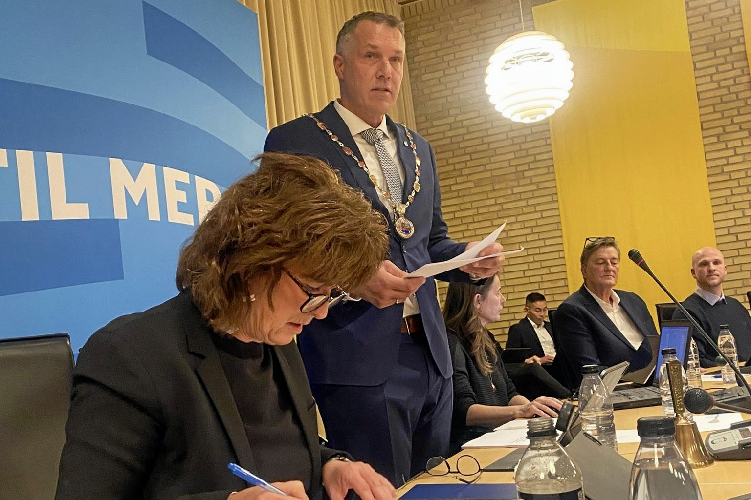 Efter kun halvanden måned som borgmester svinger Venstres Michael Seiding Larsen sparekniven.