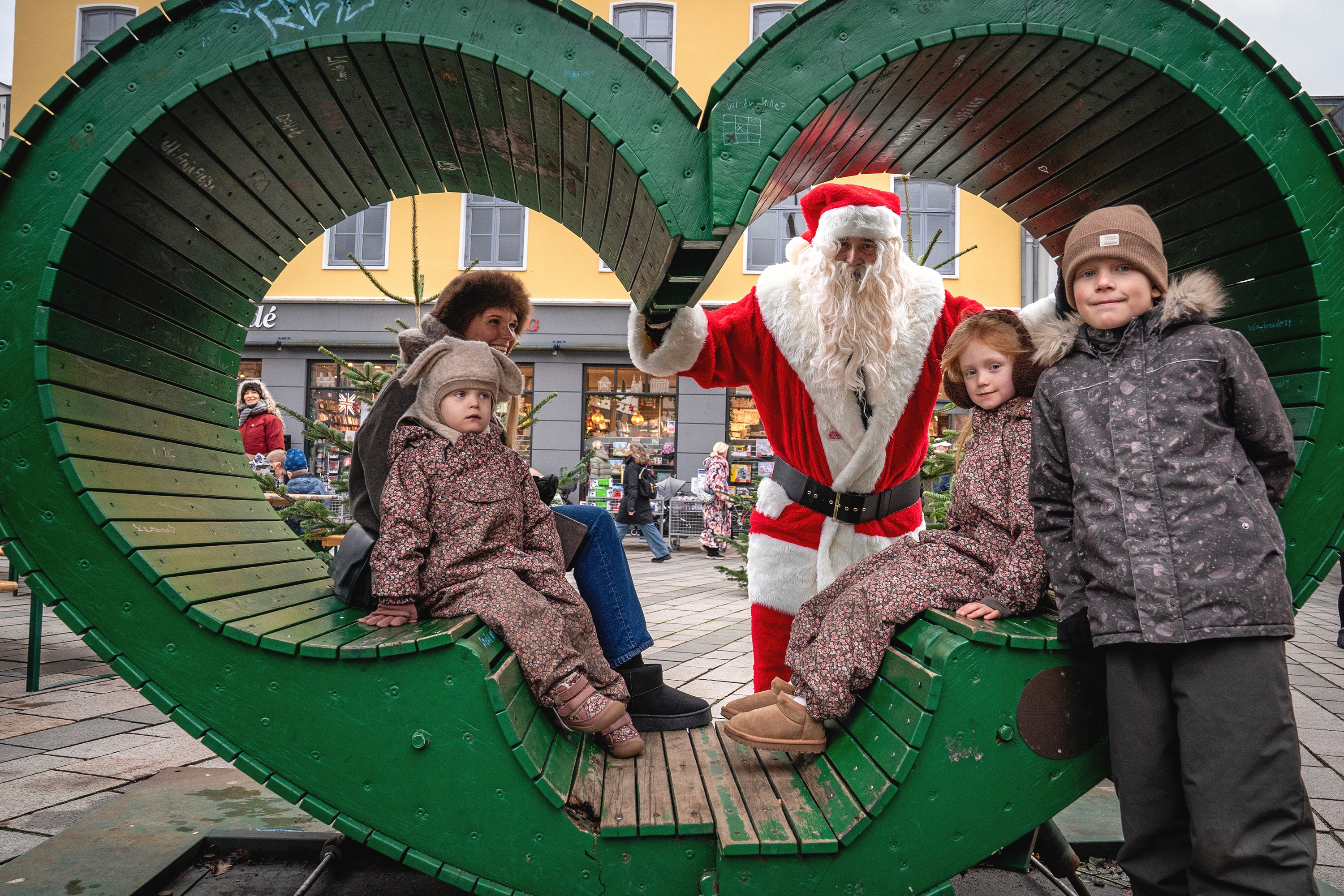 Julemanden var også taget til julemarked på Stændertorvet. - Anders Ole Olsen Julemanden var også taget til julemarked på Stændertorvet.