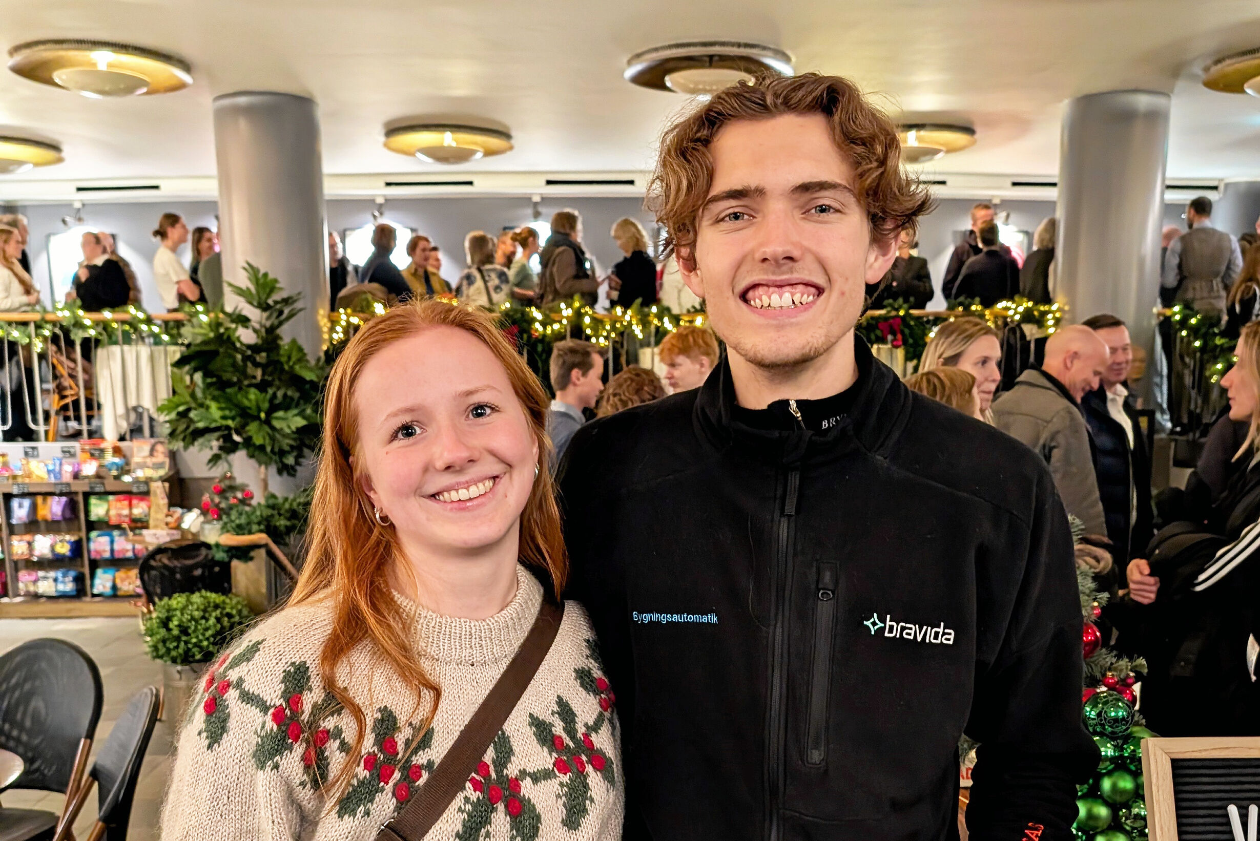 Louise Søltoft Pedersen og Malthe Naundrup Nielsen blev fulgt af et tv-hold før og under EuroSkills 2025 i Herning. Det er der kommet en tv-serie ud af, som hedder ”Hænder af guld”. Forleden var der forpremiere på serien i Dagmar Teatret i København, hvor blandt andre forhenværende statsministeer Poul Nyrup Rasmussen holdt tale.