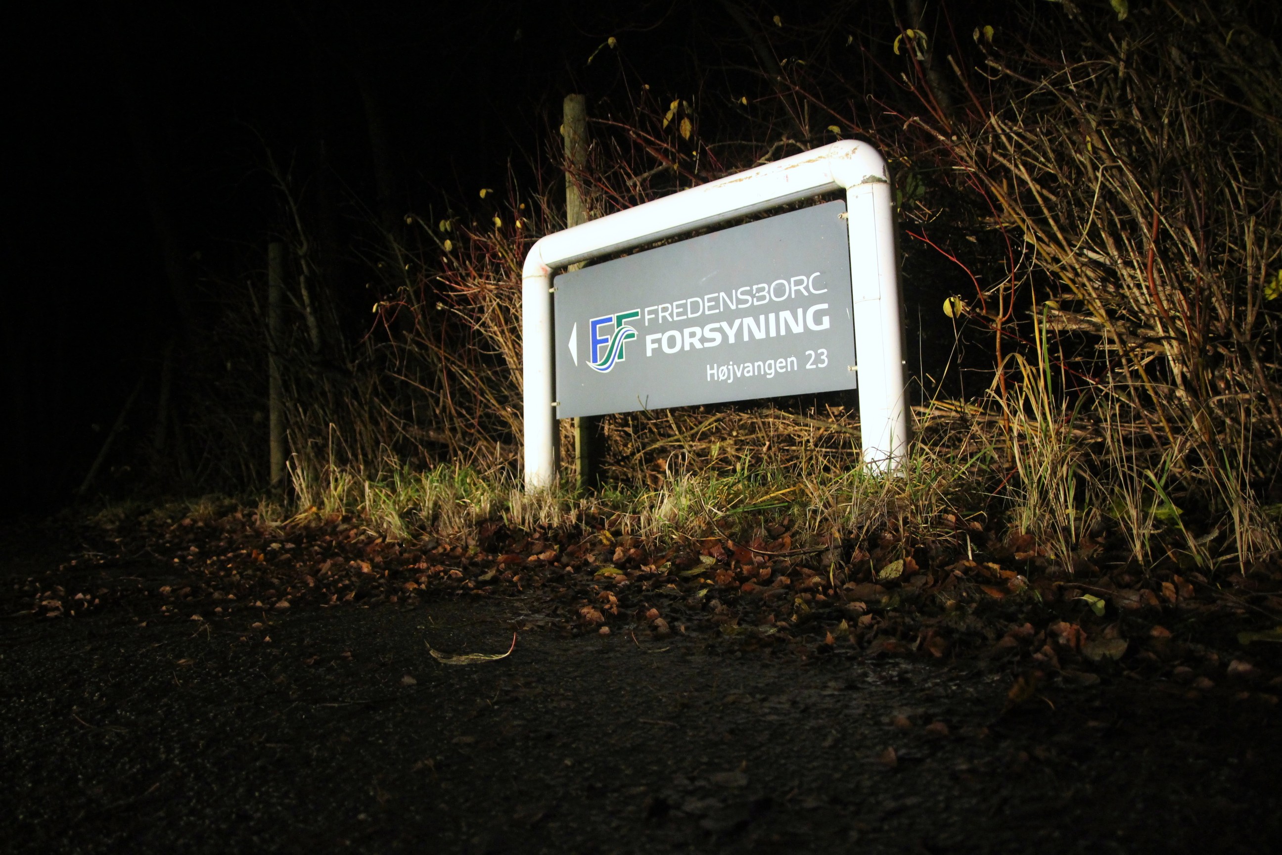 Nu kan du hente rent drikkevand hos forsyningen på Højvangen i Fredensborg. Du skal dog selv huske dunke.