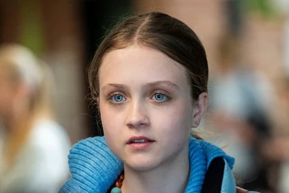 Ida Skelbæk-Knudsen spiller Celine i TV2-julekalenderen "Valdes jul - vintermiraklet". (PR-foto).