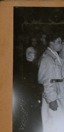 Modstandskæmpere mindes deres faldne kammerater i julen 1945. - Nationalmuseet, Danmark Modstandskæmpere mindes deres faldne kammerater i julen 1945.