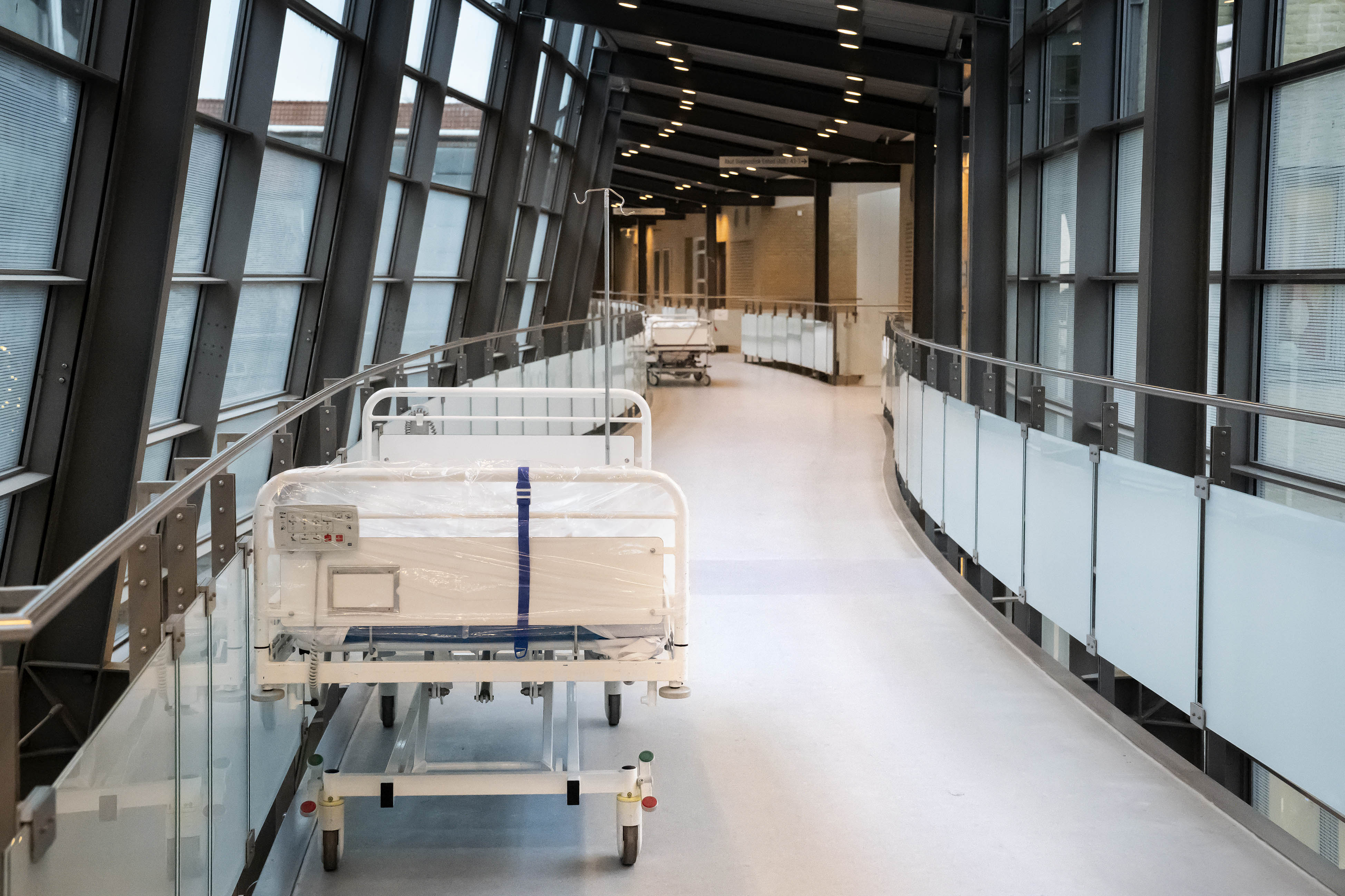 - Vi har brug for et moderne og attraktivt sygehus i Holbæk, hvis vi skal lykkes med sundhedsreformen og med det, vi er sat i verden for: at skabe sunde og trygge rammer for de borgere der bor her, og samtidig bevare gode arbejdspladser i denne del af Sjælland, skriver skribenterne.