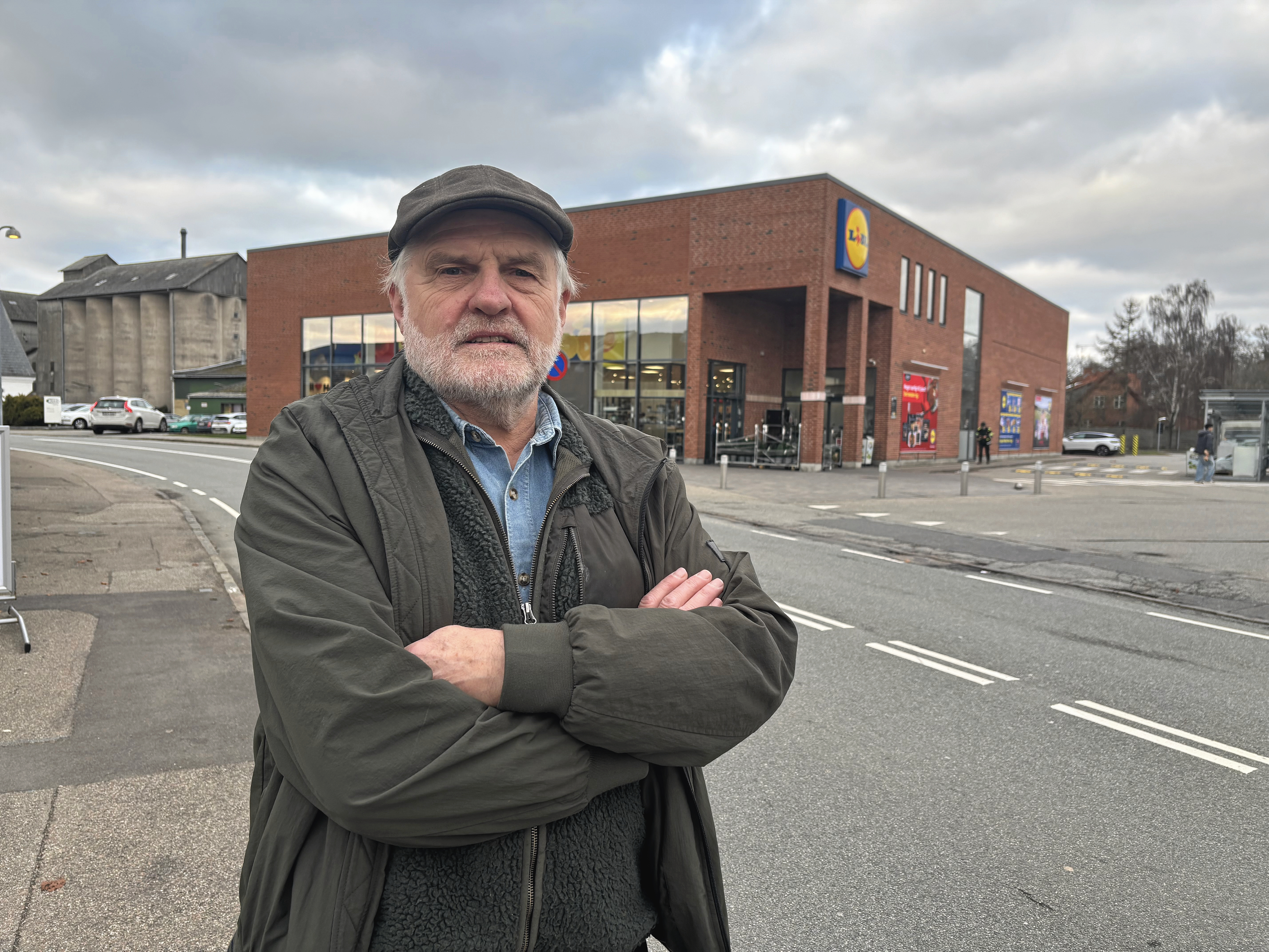 Efter køb af en pakke med chokoladekager i Lidl, eksploderede John Kofoed Larsens mikroovn. Nu får han en erstatning.