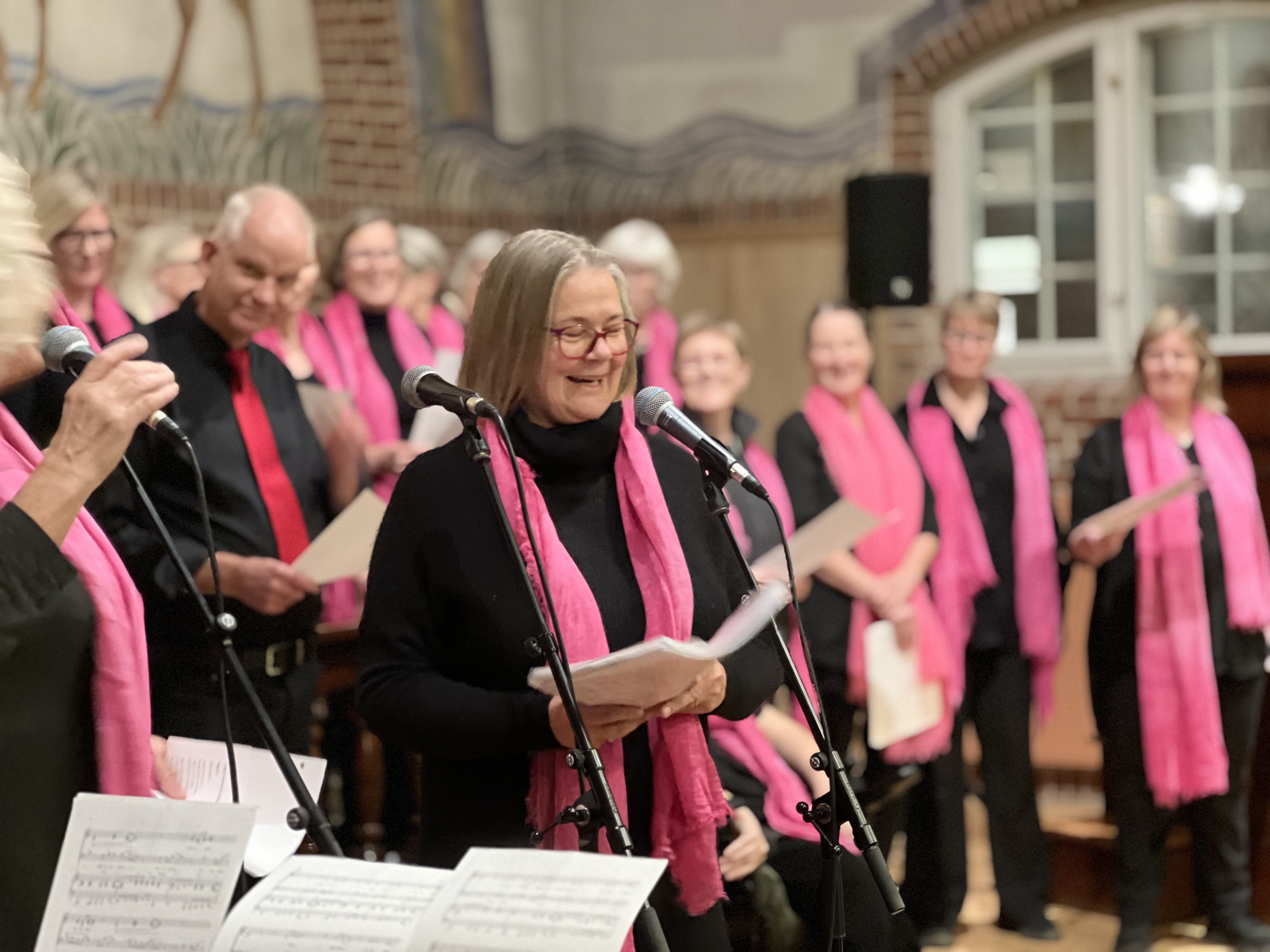 Sangere i Ullerød Gospelkor mødes til øvelse i Ullerød Kirke og tager imod nye medlemmer i januar.