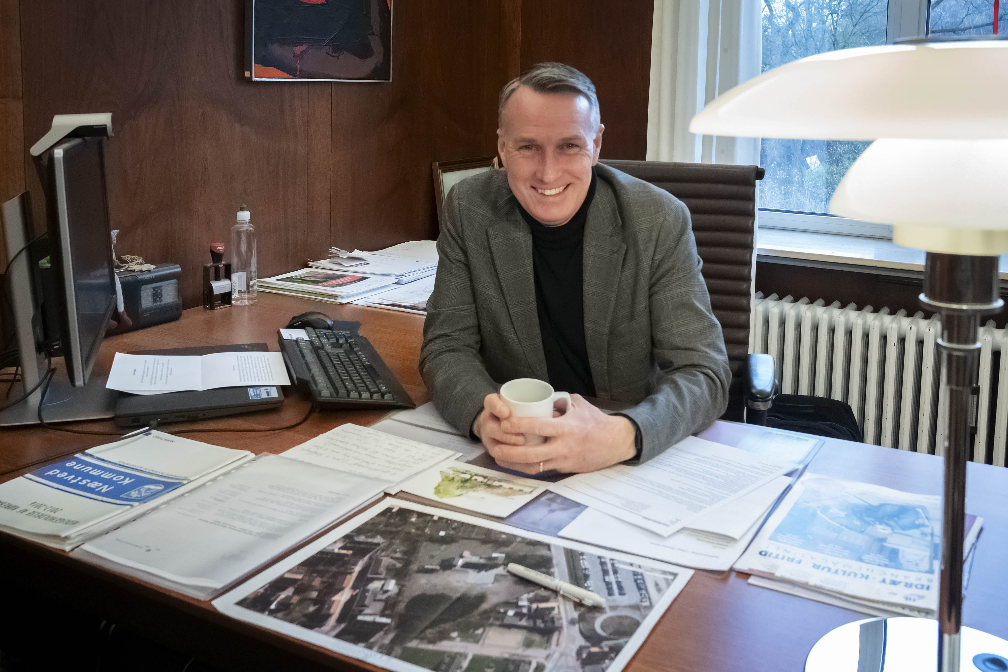 Carsten Rasmussen bemandende borgmesterkontoret i 14 år og han kalder idéen om et salg af rådhuset for tåbelig.