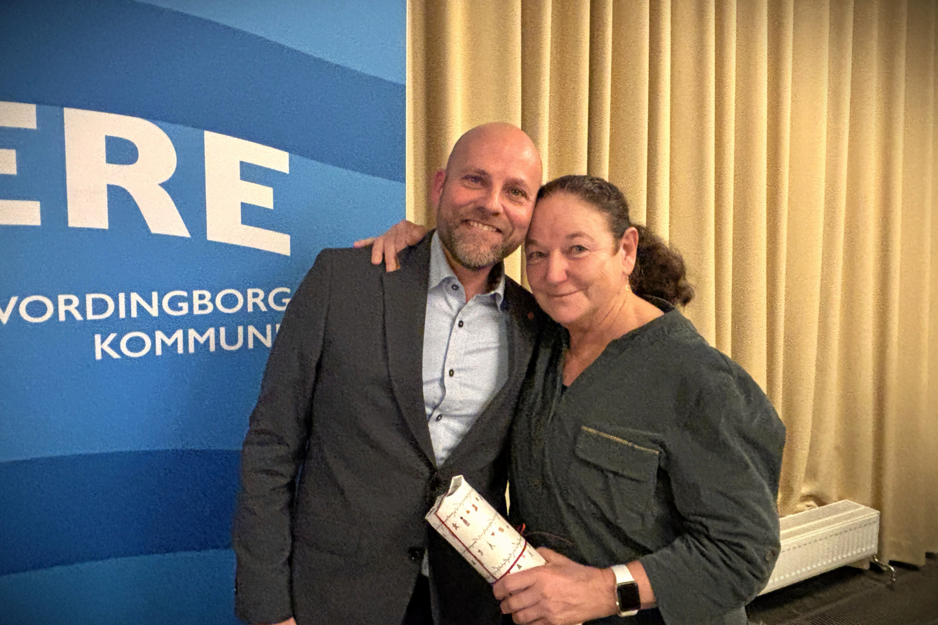Borgmester Mikael Smed viste sin taknemmelighed over for SF'eren Else-Marie Langballe Sørensen på årets sidste kommunalbestyrelsesmøde.