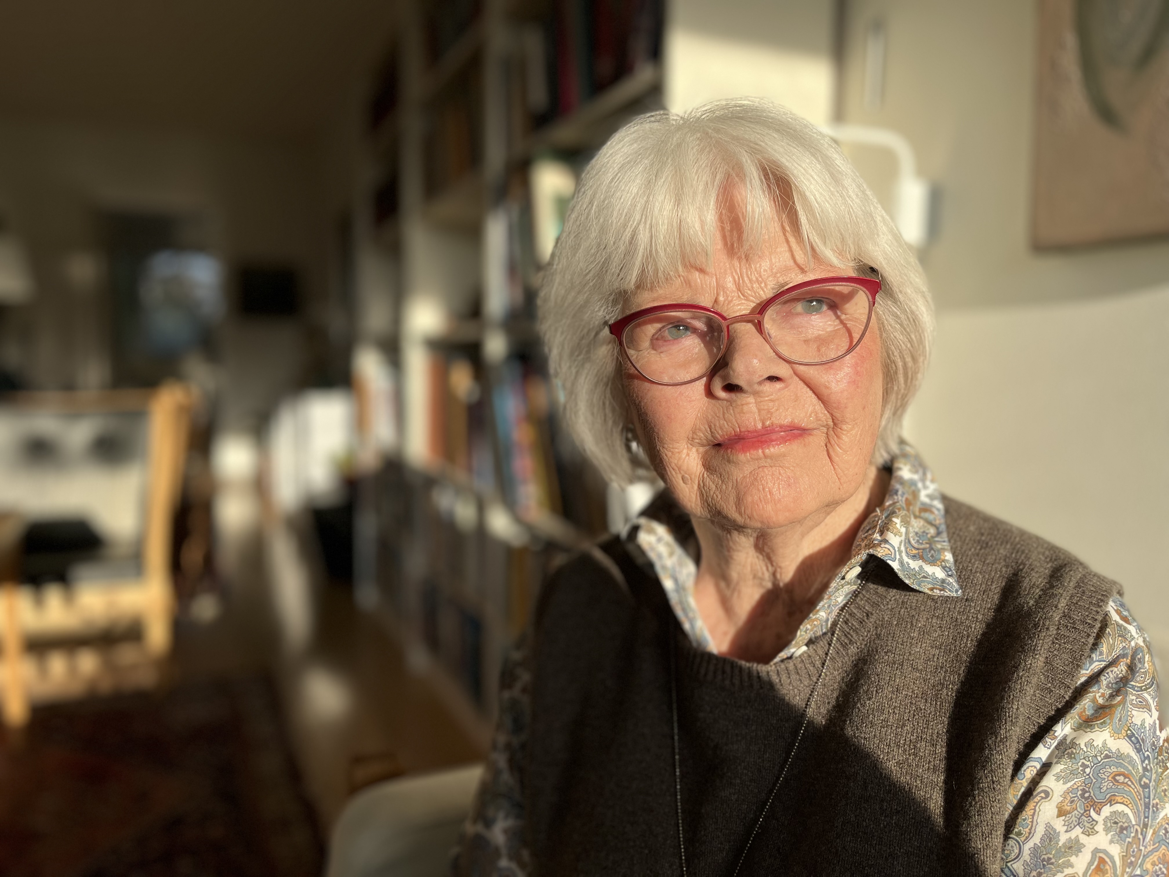 Hver måned er der afsat syv timer til, at en ledsager kan hjælpe Eva Jensen med diverse gøremål.