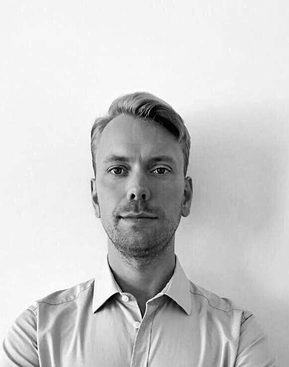 - Find alternativer, hvor du stadig kan blive mødt med et smil og en hilsen, lyder opfordringen fra Rene Jensen.