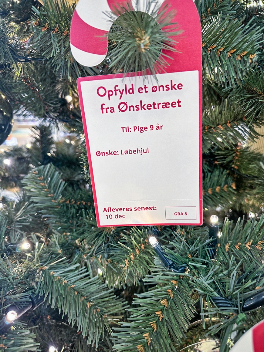 En pige på 9 år har ønsket sig et løbehjul via Ønsketræet.. - Presse En pige på 9 år har ønsket sig et løbehjul via Ønsketræet..