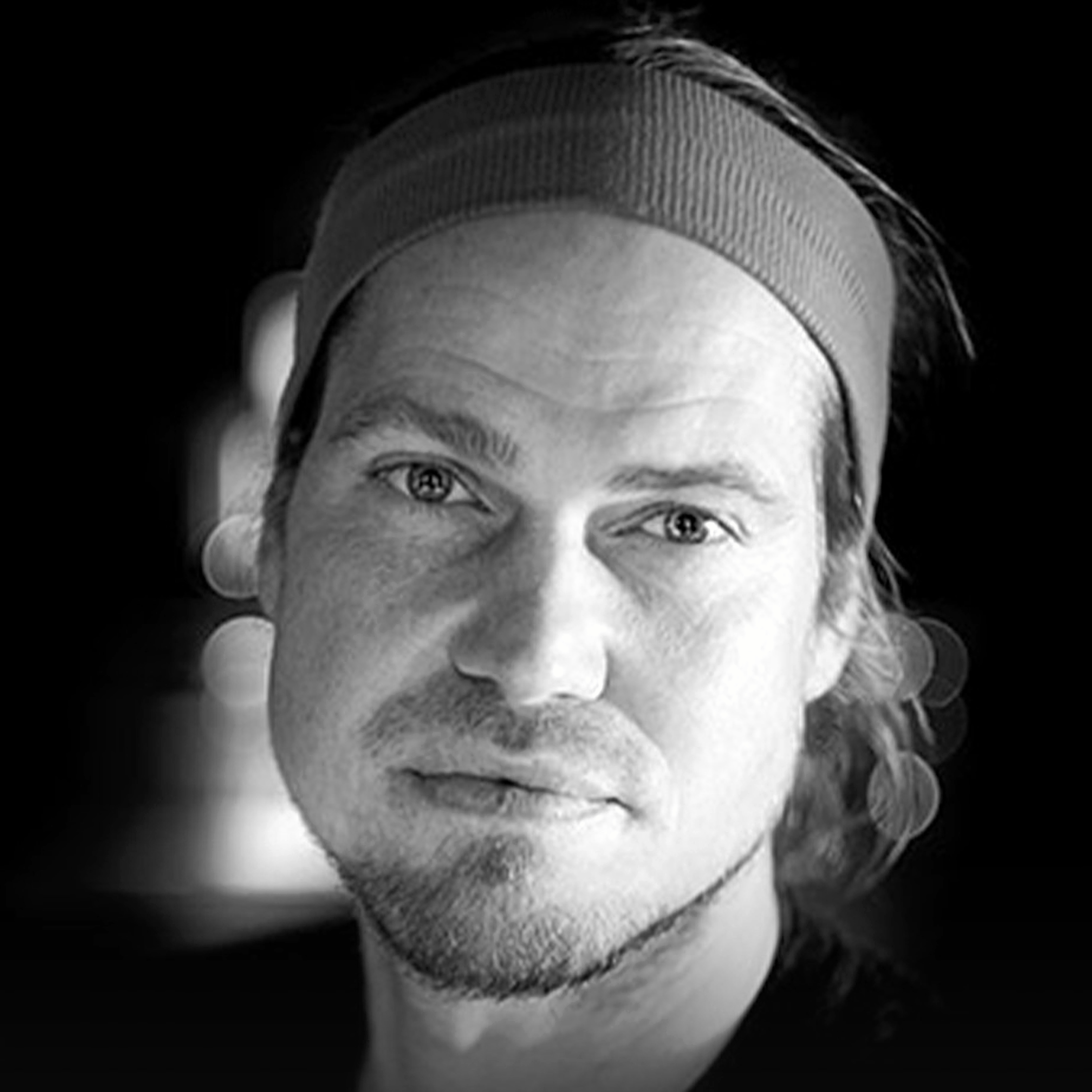 Rasmus Madsen, søn af afdøde Johnny Madsen - stempler ind til Kalundborg Rock'er 2026.