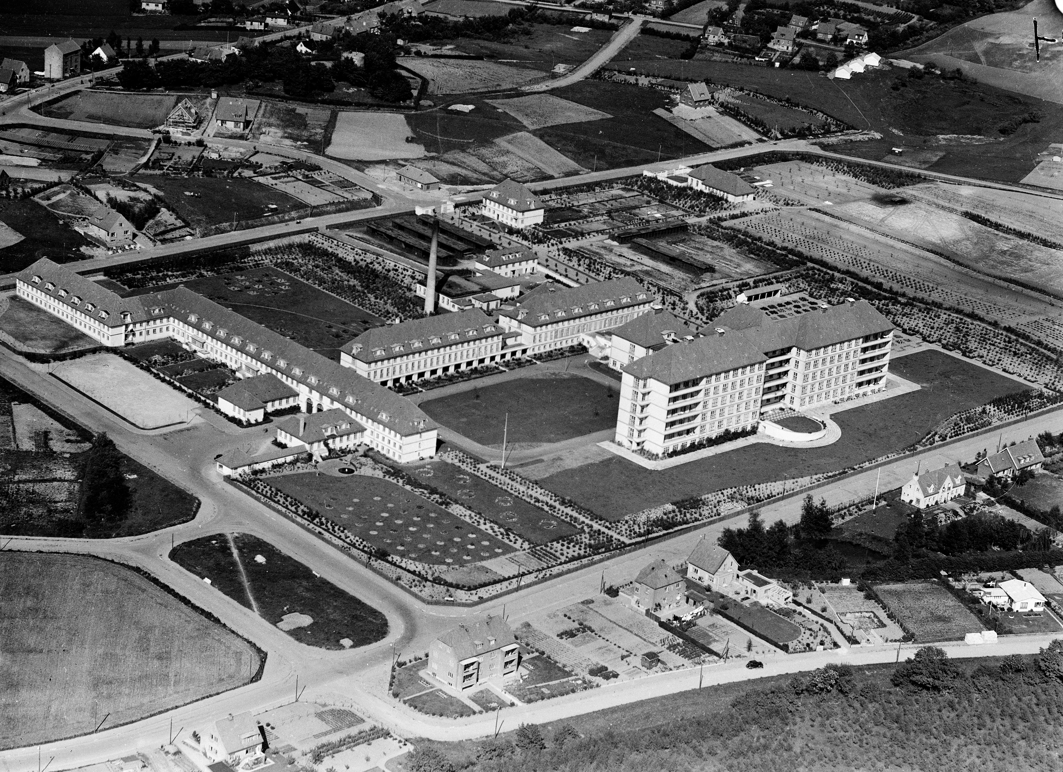 Sylvest Jensens luftfoto af sygehusområdet er fra 1946, og det viser ganske fint hvor lidt sygehuset fyldte.