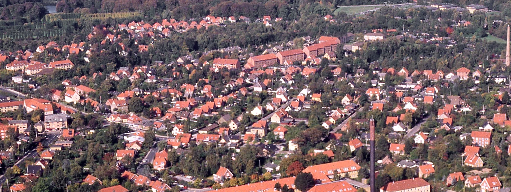 Luftfoto fra 1992 viser i forgrunden Psykiatrisk Center og i baggrunden Hillerød Sygehus. - Paul-Erik Nielsen Luftfoto fra 1992 viser i forgrunden Psykiatrisk Center og i baggrunden Hillerød Sygehus.
