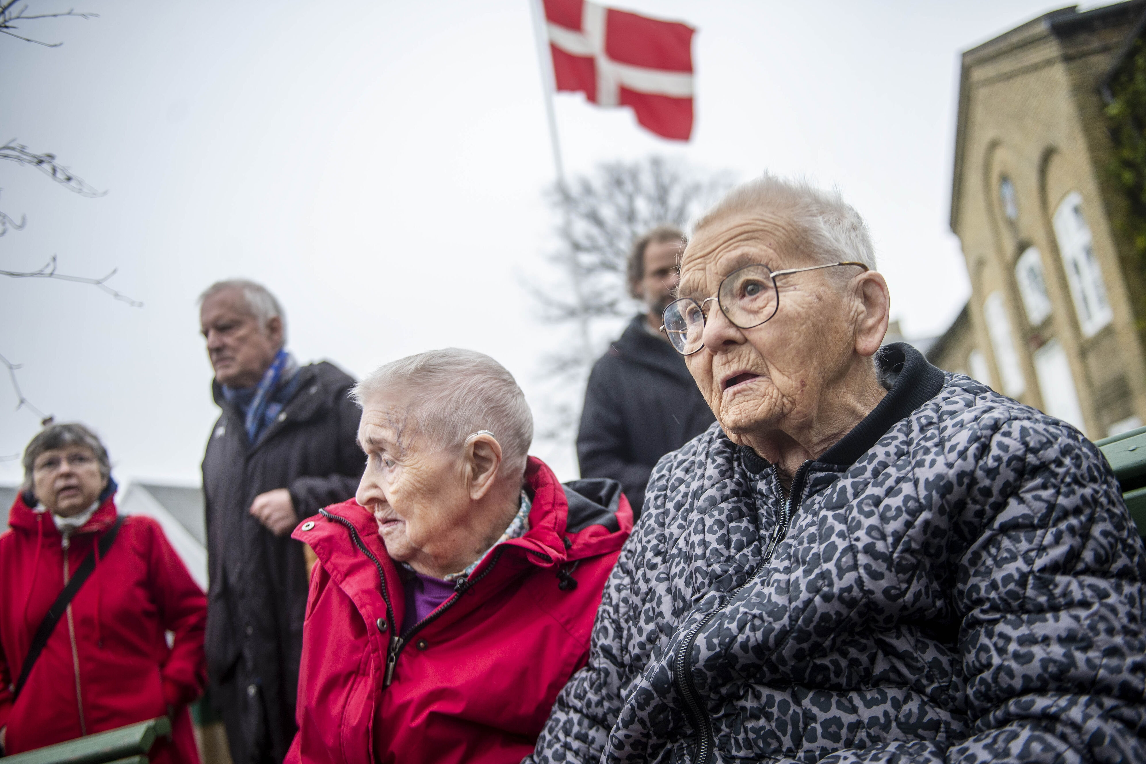 I oktober 2023 gav social- og boligminister Pernille Rosenkrantz-Theil (S) en undskyldning til anbragte i sær- og åndssvageforsorgen. I november samme år afslørende ministeren en mindesten på Danmarks Forsorgsmuseum i Svendborg, hvor hun også trykte hånd med Regine Løndorf. (Arkivfoto).