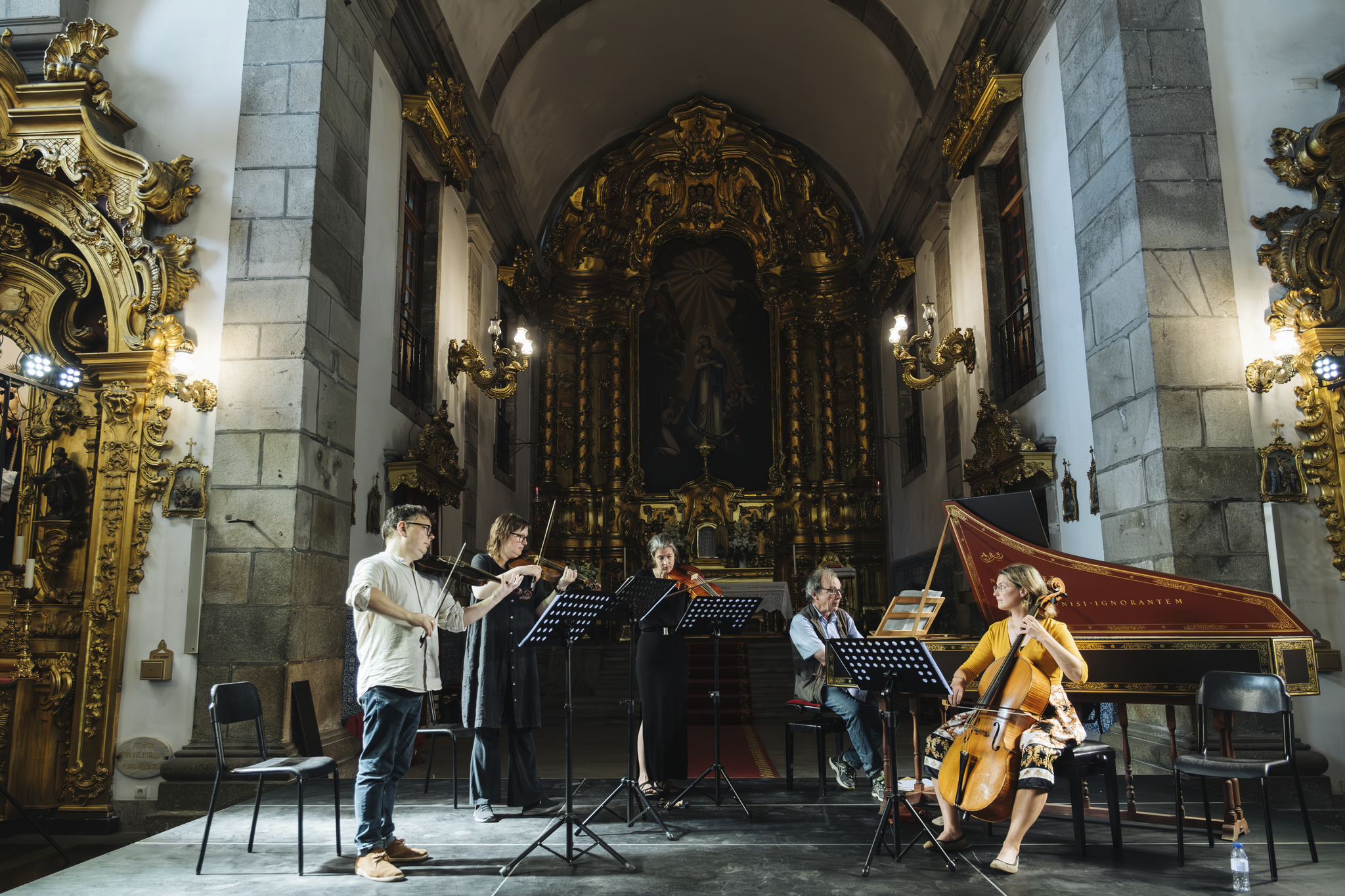 Koncerten præsenterer barokmusik og følger historisk opførelsespraksis på originale instrumenter.