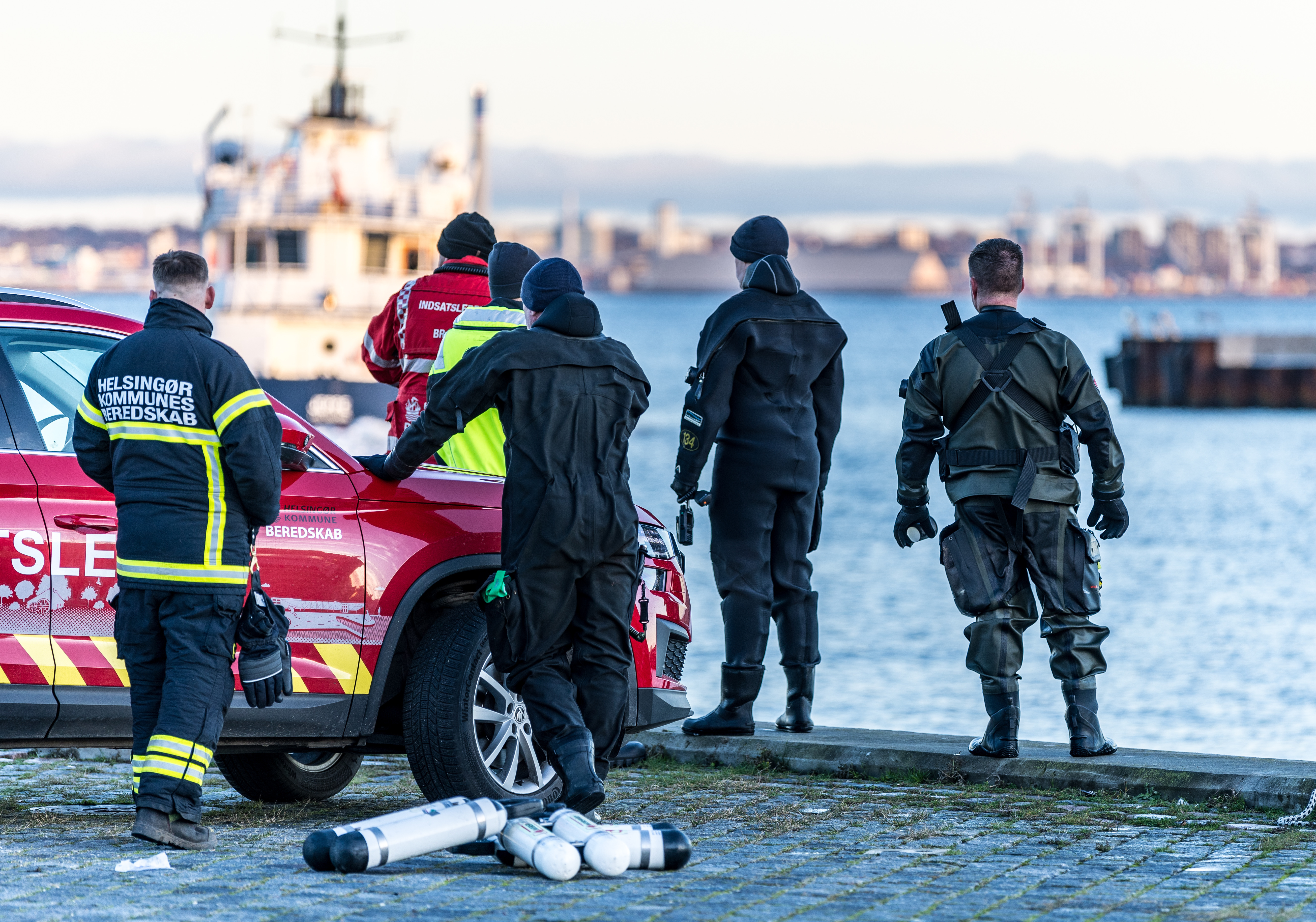 Politi og redning til stede ved Helsignør Havn.