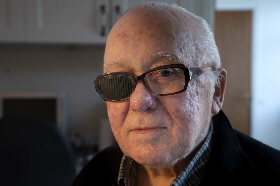 Bent Bendix mistede synet, da han fik myasthenia gravis, men genvandt noget af det i september.