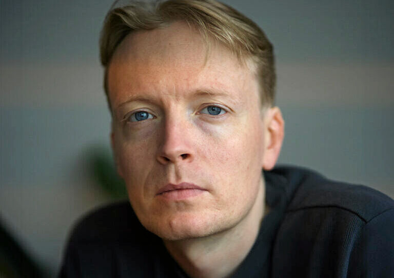 Forfatter Glenn Bech er med på Højskoledagen.