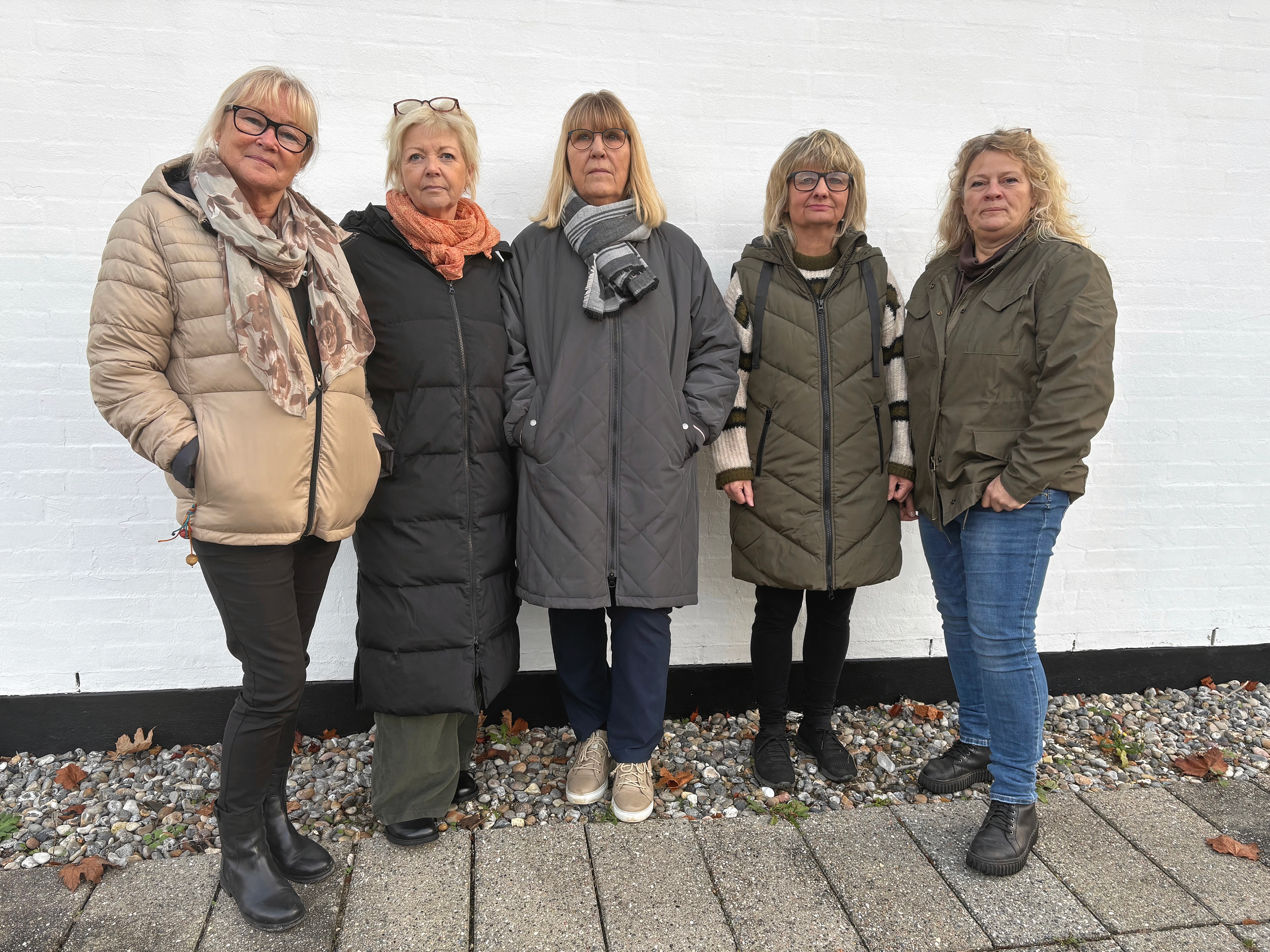 Hanne Anderson, Maibritte Allsand, Eva Kurzenberger, Pia Emilie Junge og Mette Fejgh er blandt de mange beboere i Græse Bakkeby som ønsker at sende et klart signal til Vores Bolig: De står sammen og kræver forandring. - Birgitte Masson Hanne Anderson, Maibritte Allsand, Eva Kurzenberger, Pia Emilie Junge og Mette Fejgh er blandt de mange beboere i Græse Bakkeby som ønsker at sende et klart signal til Vores Bolig: De står sammen og kræver forandring.