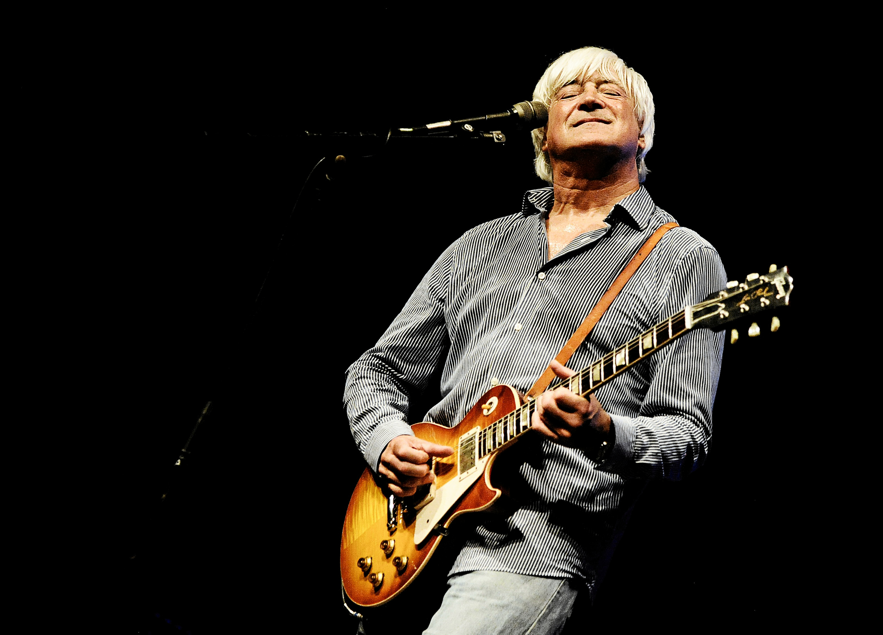 Billy Cross ruller sig ud med sit band fredag den 16. januar på Nødebo Kro.
