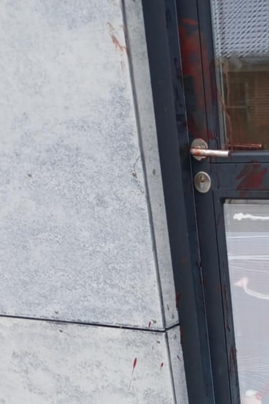 Sådan så det ud mandag formiddag på adressen, efter politiet havde arbejdet på stedet det meste af natten. - Torkild Svane Kraft Sådan så det ud mandag formiddag på adressen, efter politiet havde arbejdet på stedet det meste af natten.