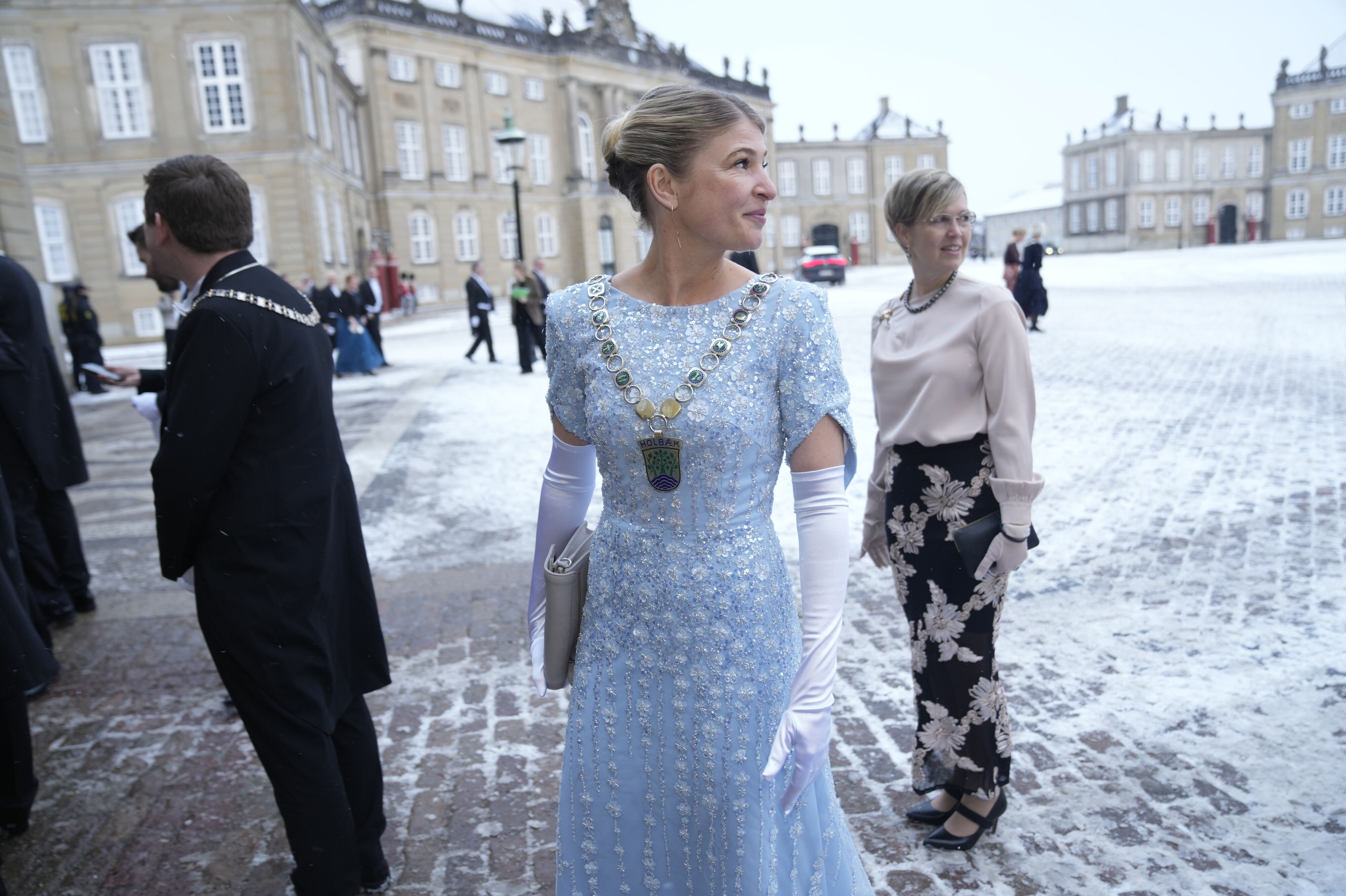 Holbæks borgmester, Christina Krzyrosiak Hansen (S), er mødt op til nytårskur iført den traditionelle borgmesterkæde.