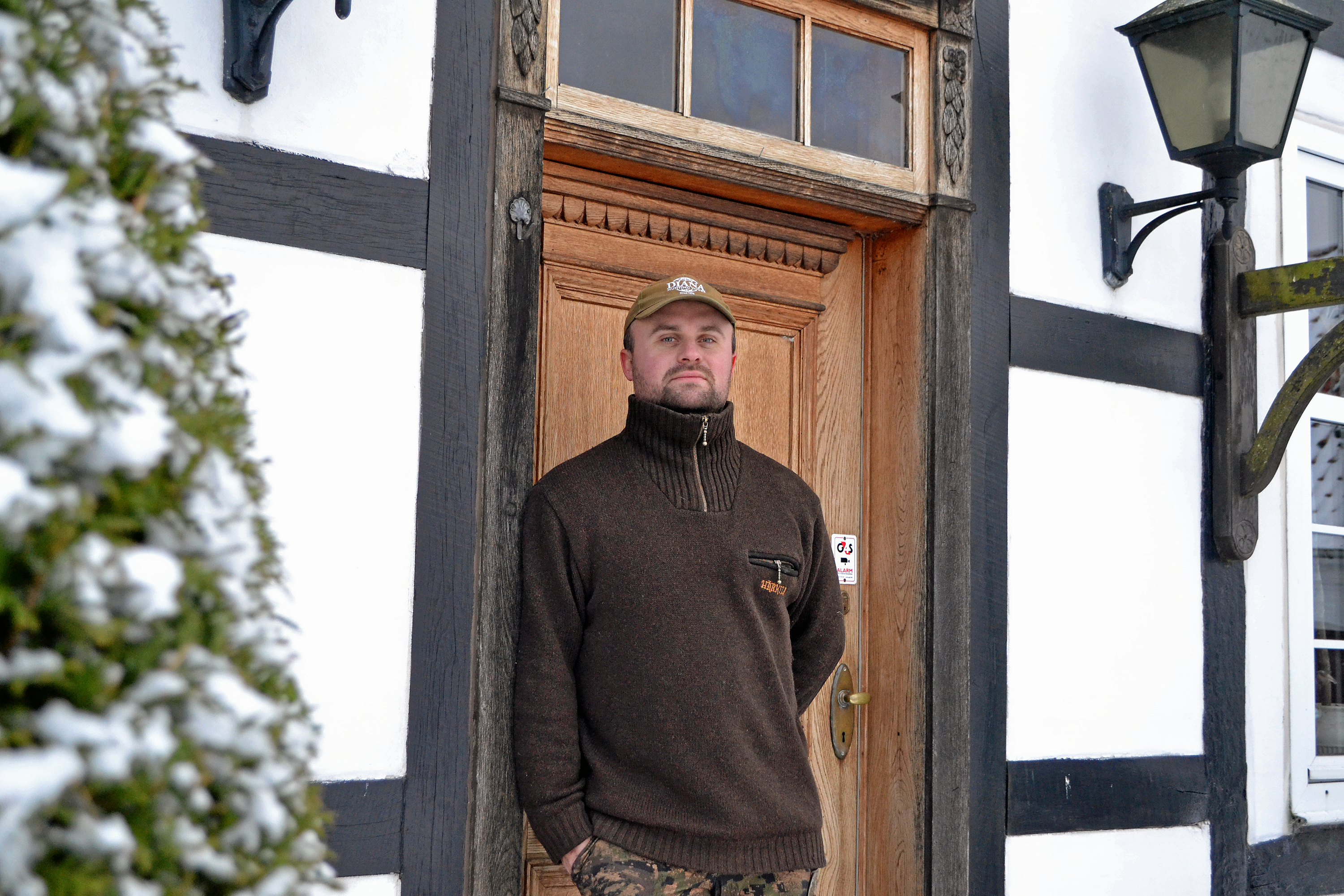 Hartvig Boserup, ejer af Saltofte Gods, tester gletsjermel fra Grønland for at forbedre jordkvalitet og binde CO2.