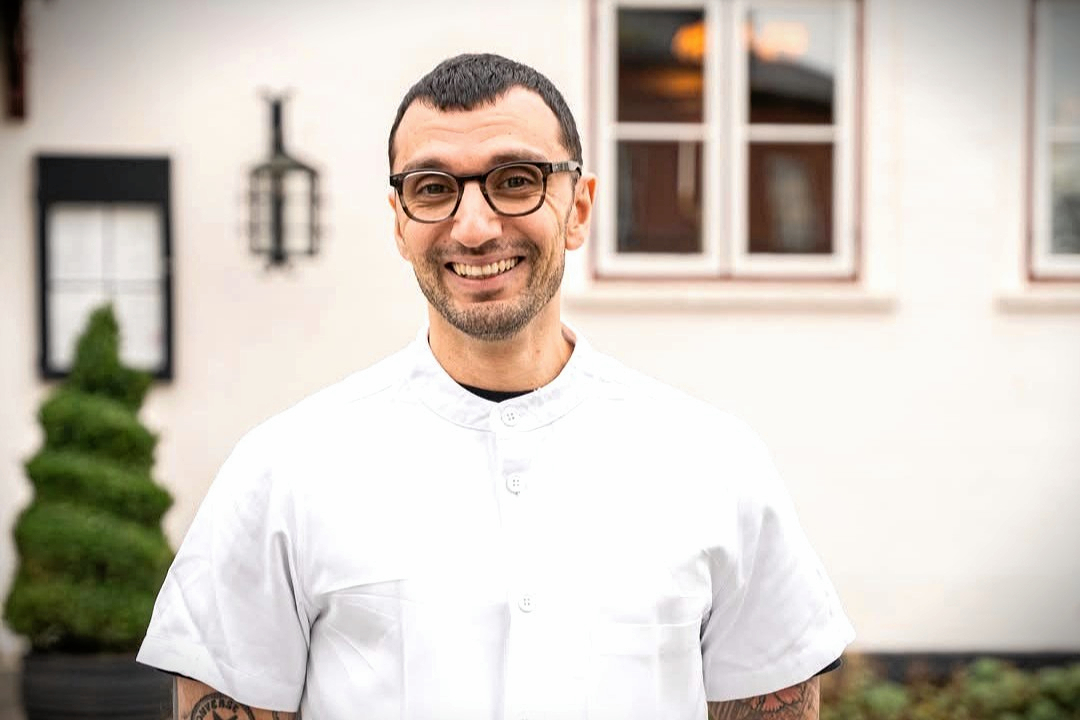 Her er manden, der fremover skal trylle i Hotel Frederiksmindes køkken, Mulla Yalcin.