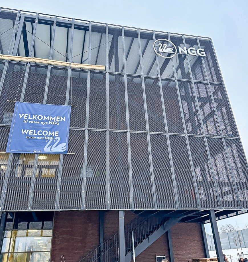 Det er ejendomsselskabet Wihlborgs A/S, der har stået for opførelsen af den nye 11.600 kvadratmeter store skolebygning i Hørsholm. - Presse Det er ejendomsselskabet Wihlborgs A/S, der har stået for opførelsen af den nye 11.600 kvadratmeter store skolebygning i Hørsholm.
