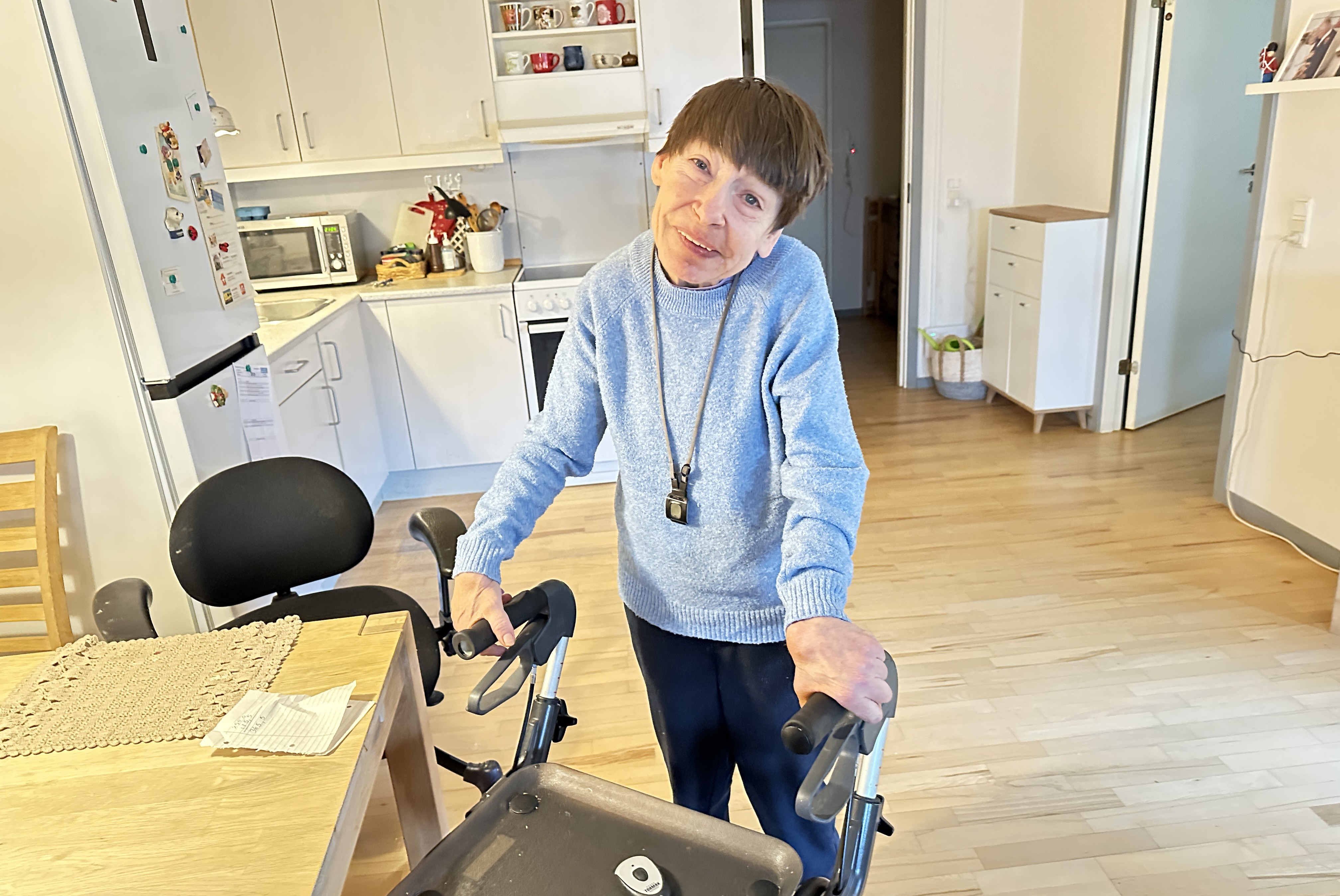Tine Gottschalk skal som den eneste i opgangen betale for driften af den automatiske døråbner.