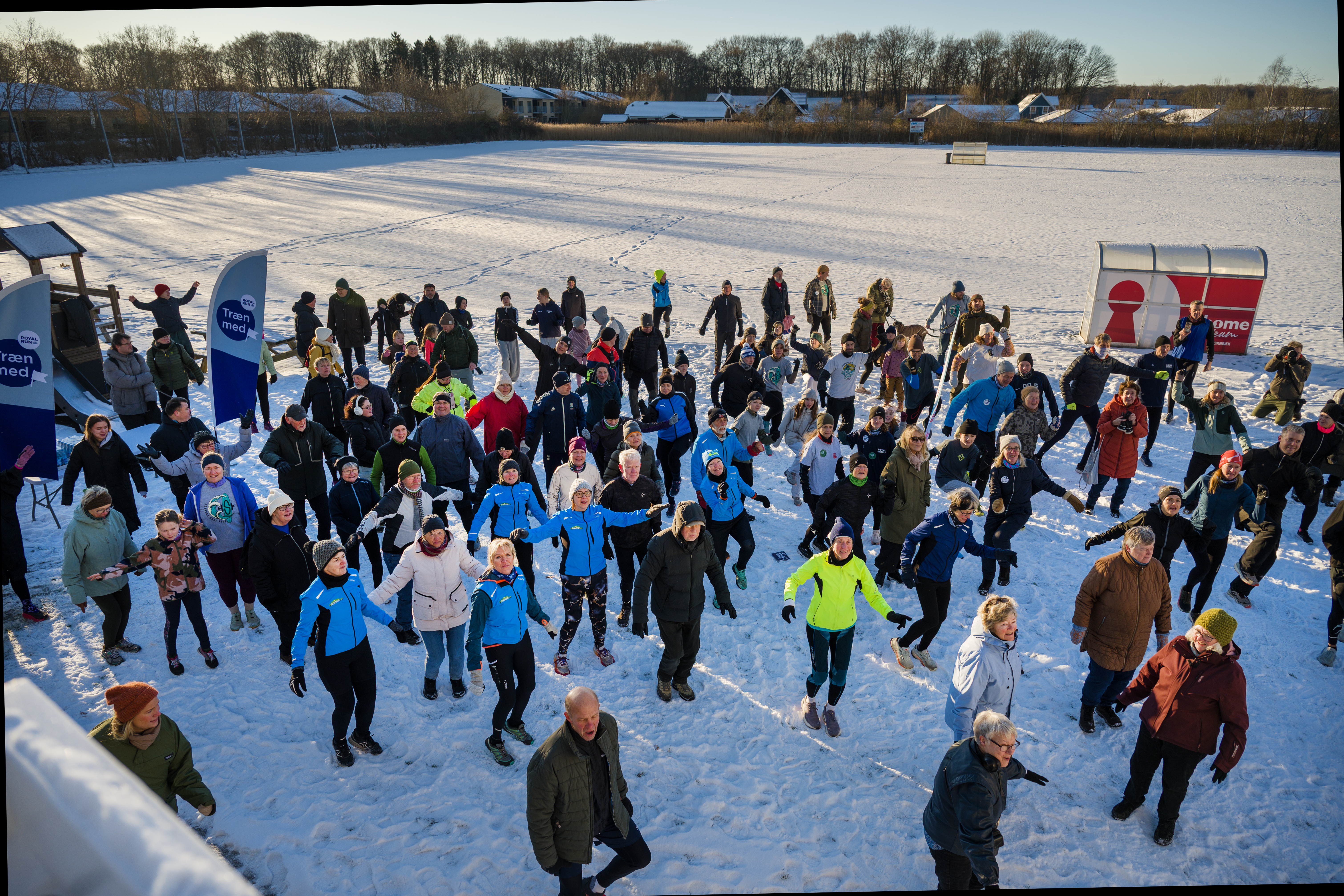 Træningen her på idrætsanlægget i Hornbæk skete i hård frost og dejlig sol.