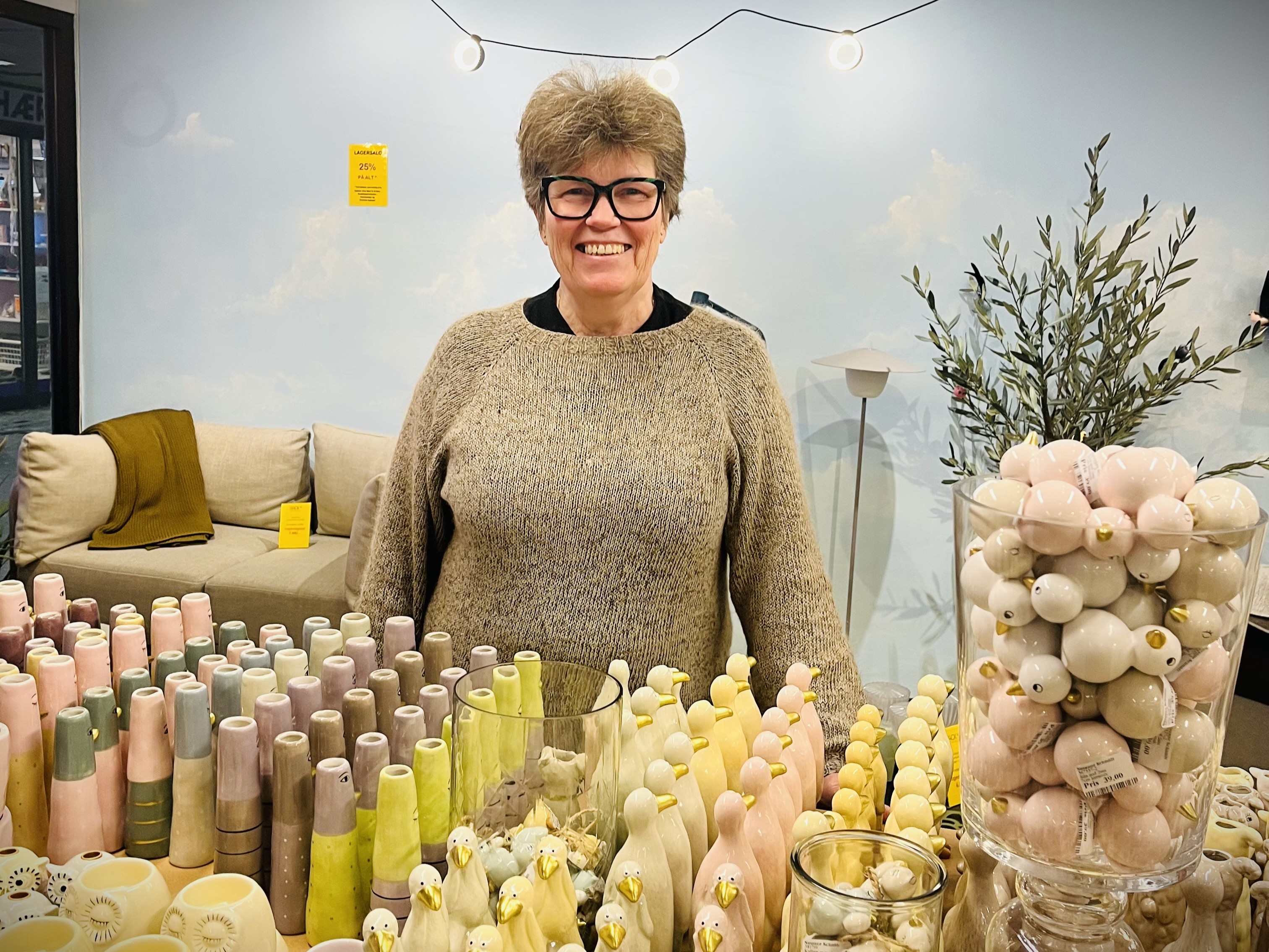 Susanne Schmidt lukker sin butik på Jernbanegade i Fredensborg.