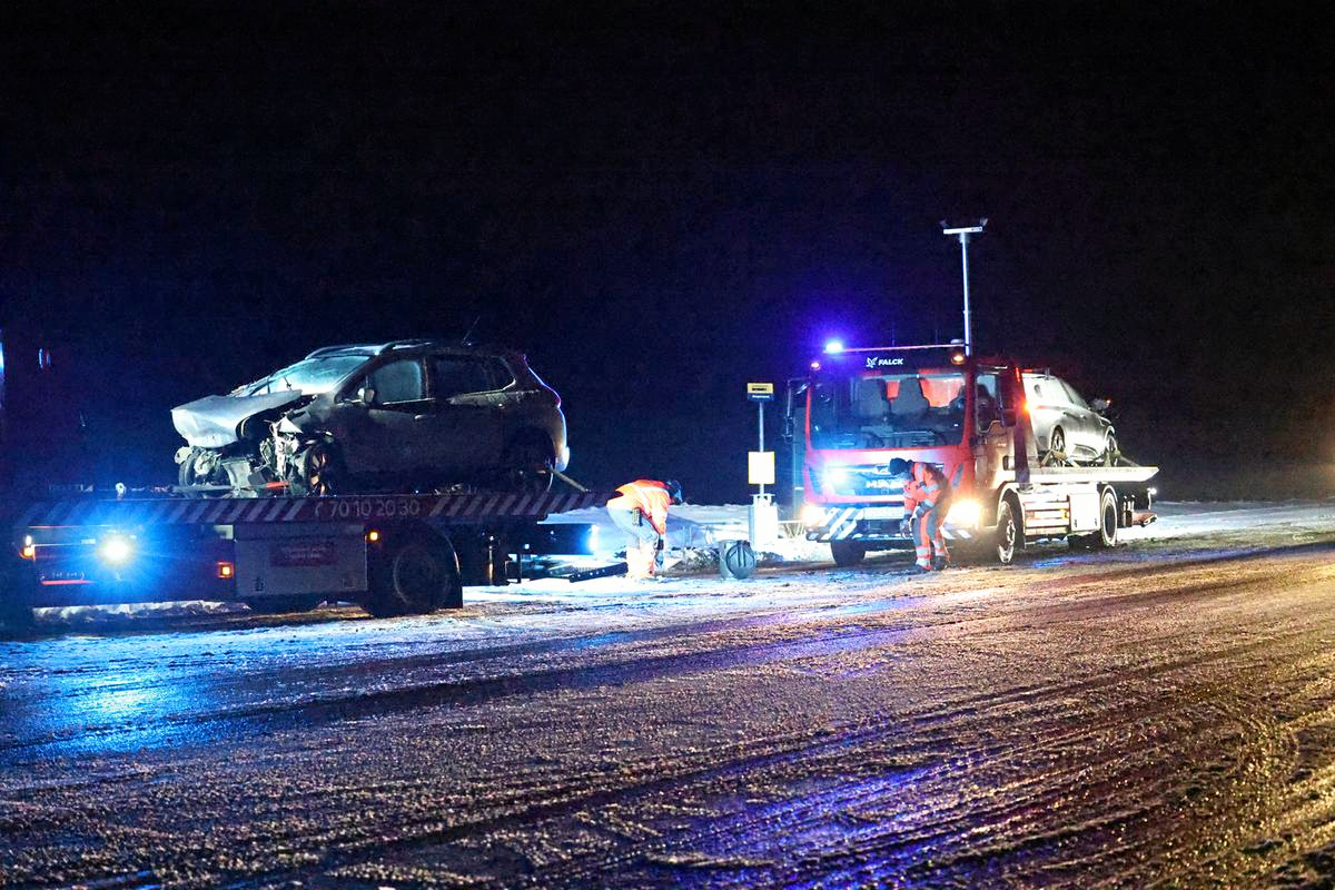 Bilerne i mandagens ulykke på Sorøvej kørte frontalt ind i hinanden.