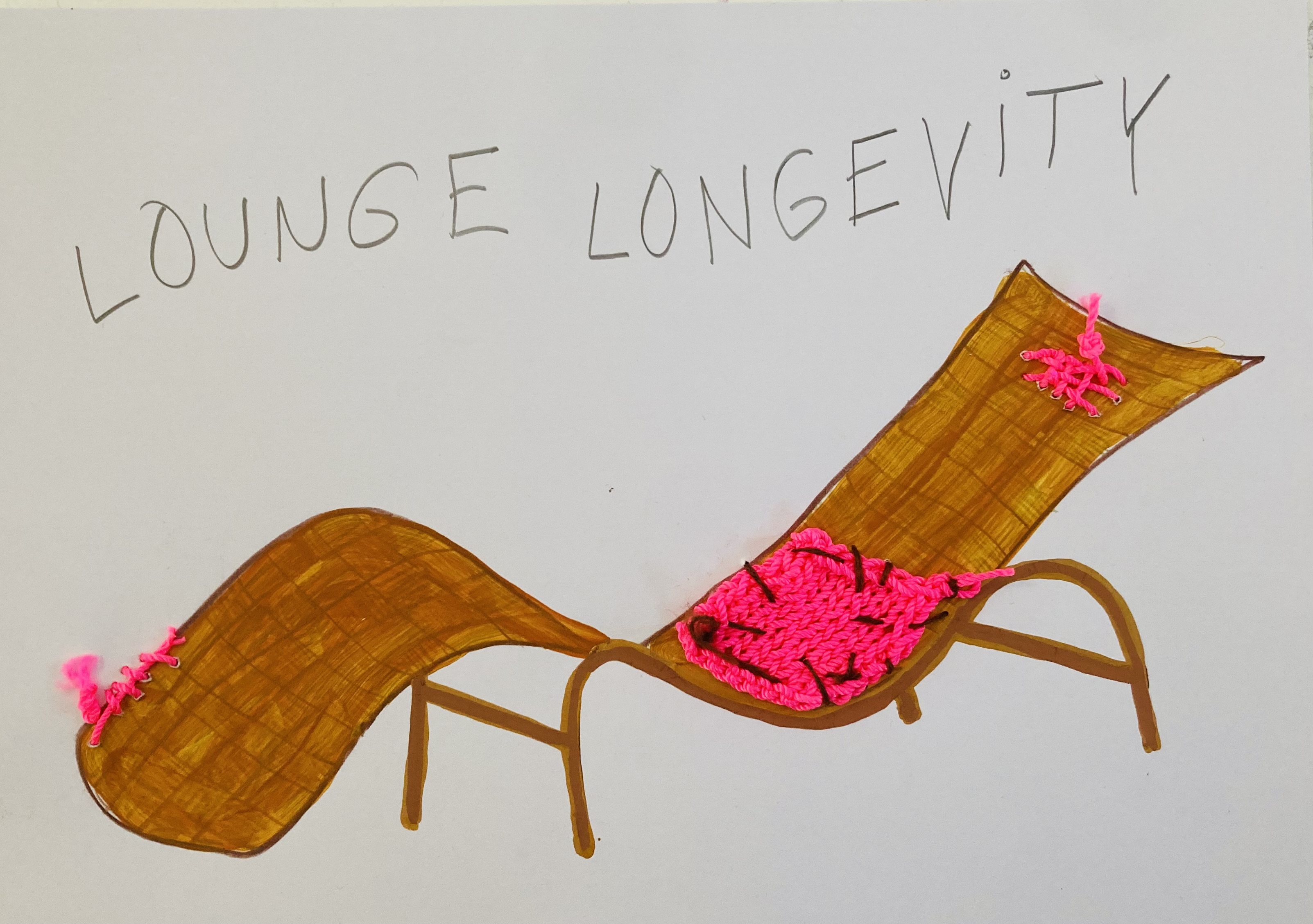En designer-loungestol har fået et par markante pink stopninger i betrækket i Signe Adrians værk "Lounge Longevity",