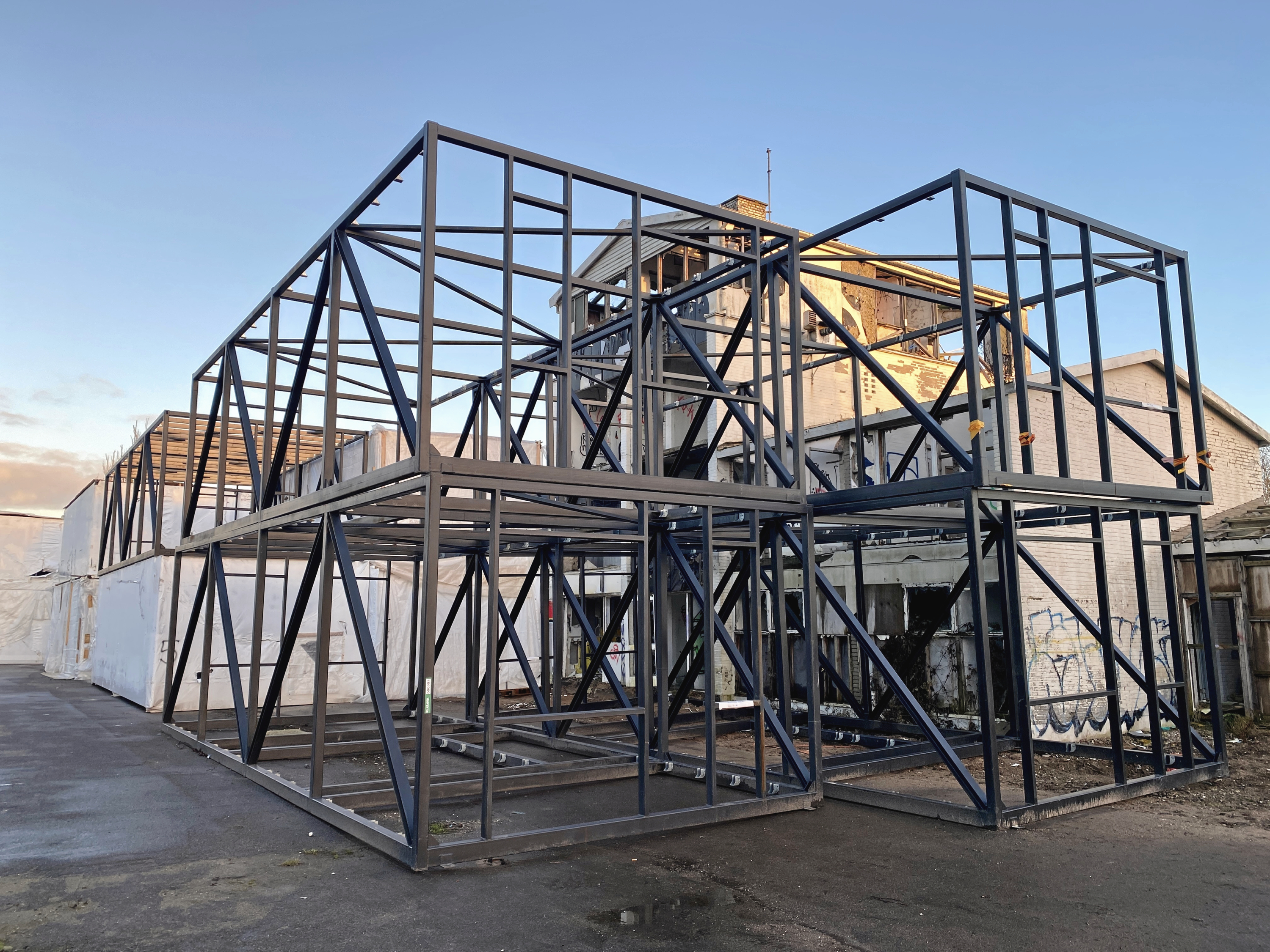 Moduler til de planlagte rækkehuse på Motalavej er blevet skrottet, da de blev vurderet at være for dårlige.