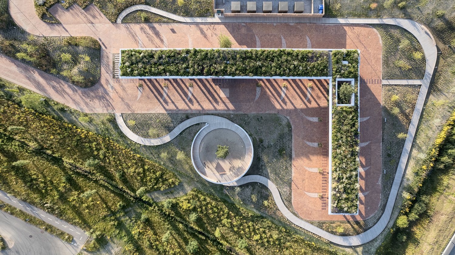 Det her er en skitse fra lokalplanen, der viser, hvordan den nye lynladepark kan komme til at se ud - set fra luften.