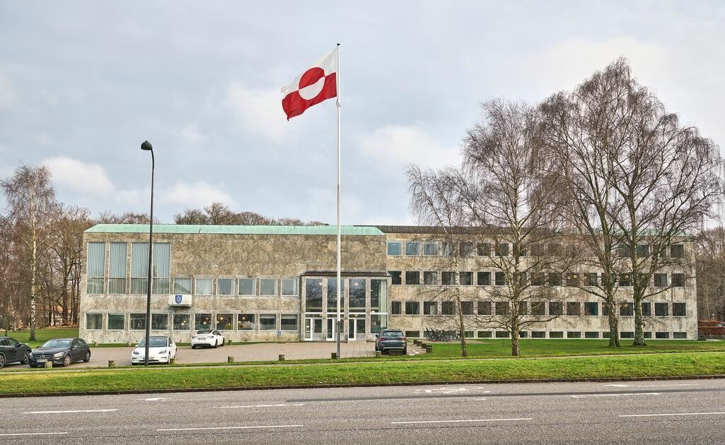 Flaget er hejst for at udvise respekt, lyder det i en pressemeddelelse.