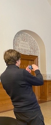 Selv om det ikke har meget med hverdagen at gøre for danske unge, blev det også til en tur på Christiansborg. - Carina Leth Selv om det ikke har meget med hverdagen at gøre for danske unge, blev det også til en tur på Christiansborg.