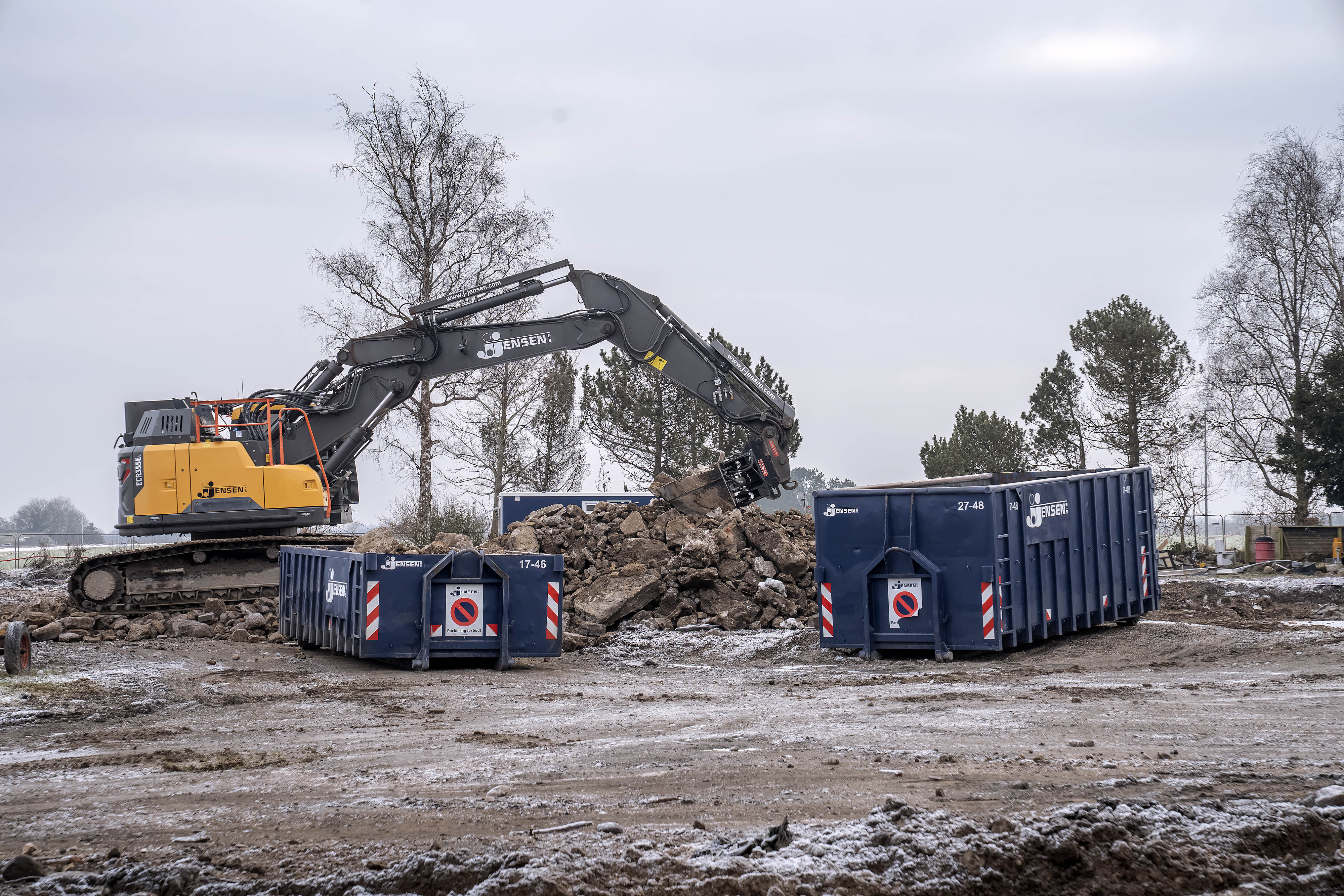 Brandtomten efter den ødelæggende brand er ryddet, og omkostningerne for det arbejde er en del af det store erstatningskrav, der er rejst mod de to mænd, der er tiltalt for at have påsat branden.