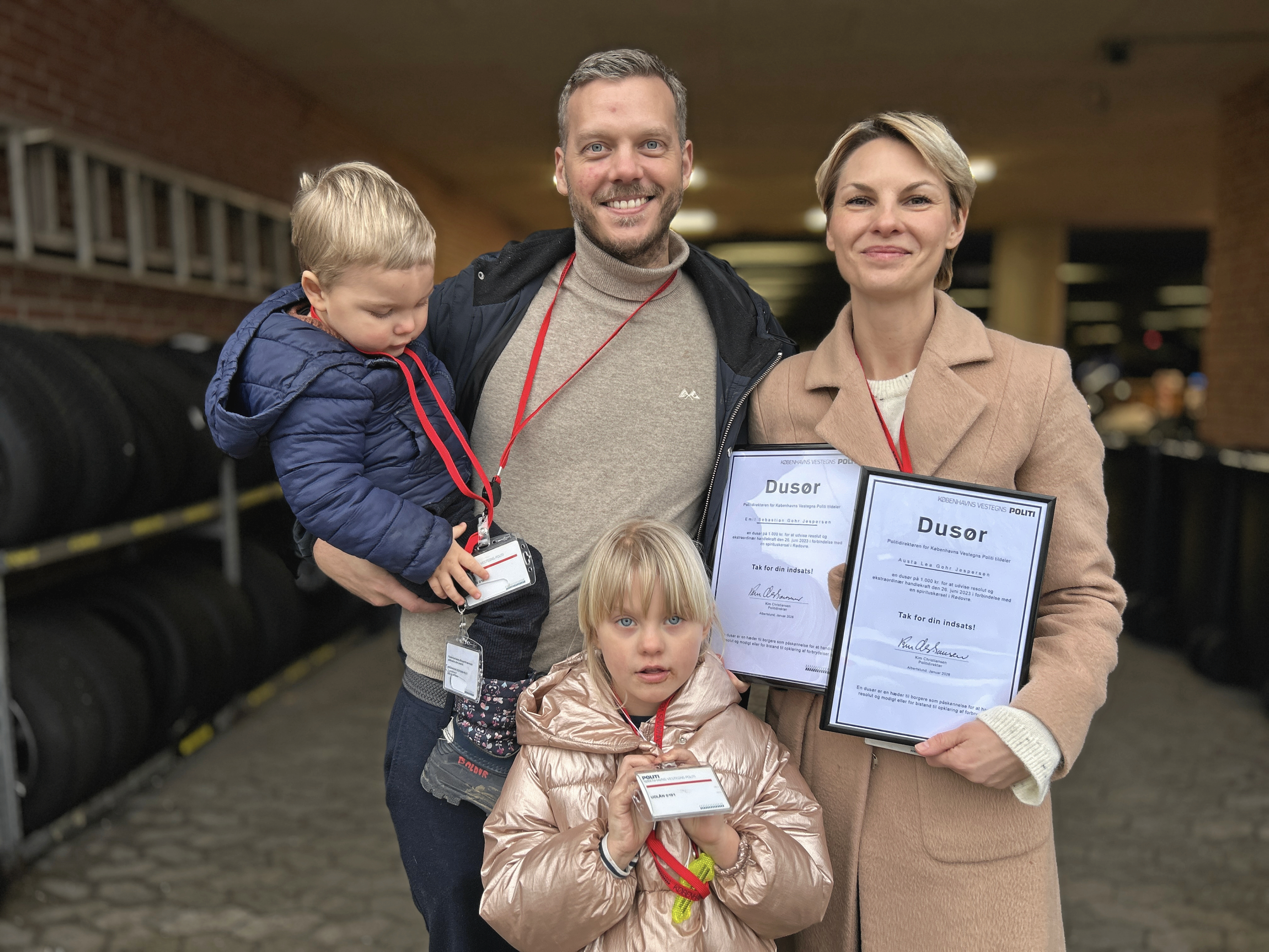 Emil Jespersen Gohr og Austa Gohr Jespersen sammen med børnene Salka og Baldur.