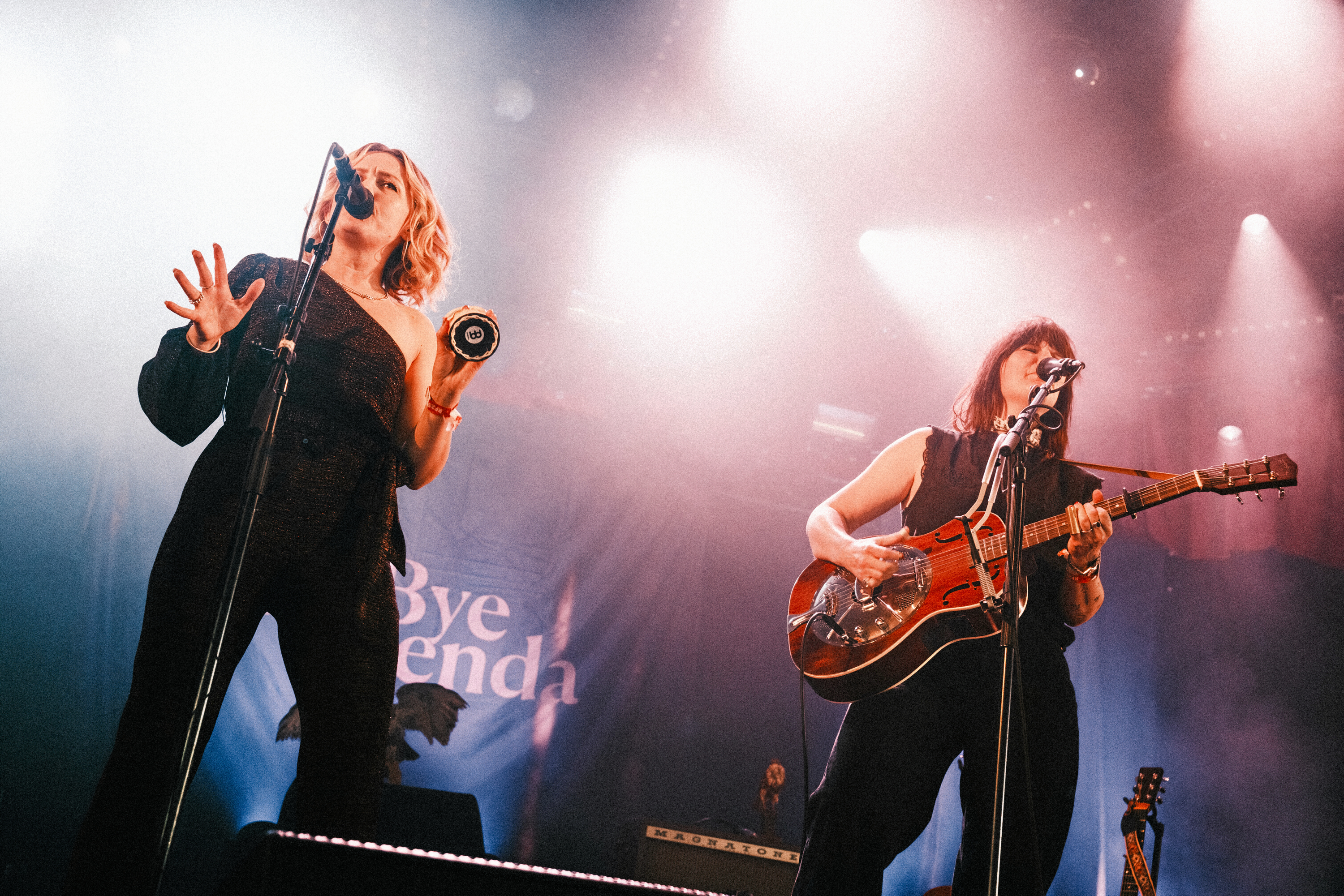 Den danske duo Bye Bye Brenda spiller koncert på Gaia Scenen under Roskilde Festival 2025 i Roskilde, d. 29/6 2025.