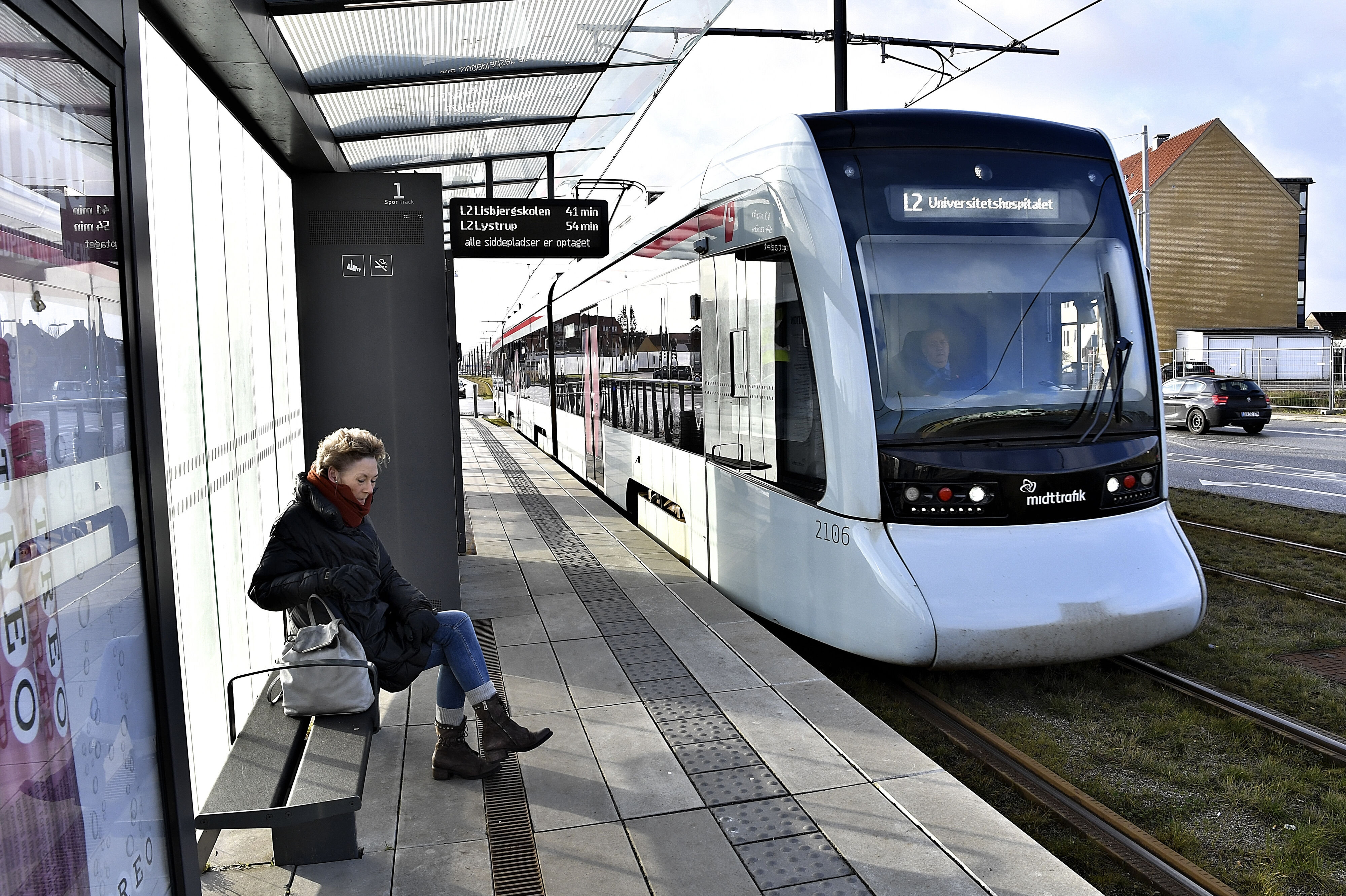 Færre afgange giver overfyldte tog hos Aarhus Letbane, der kører med reduceret drift frem til sommer. (Arkivfoto).