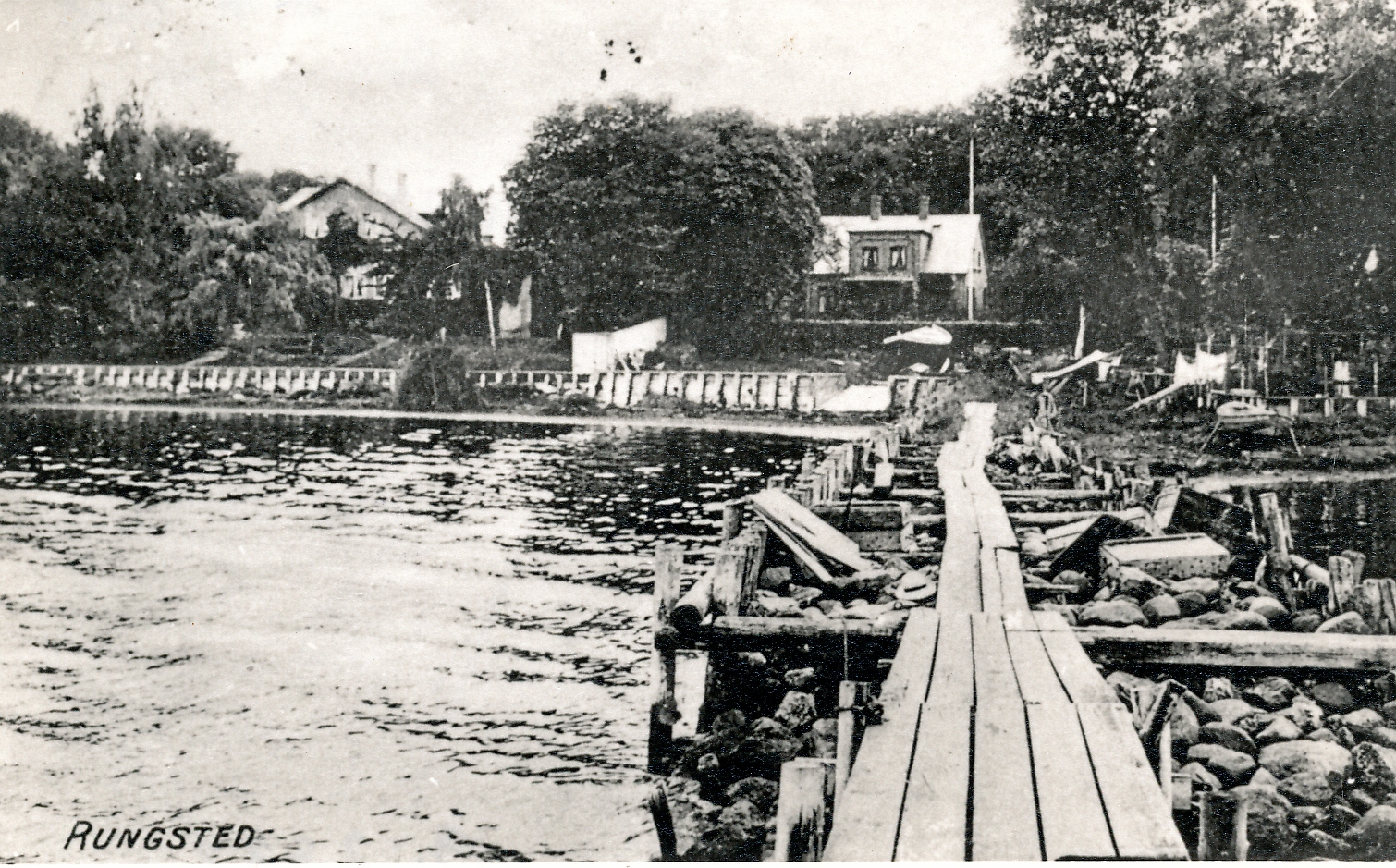 Molen set ind mod stranden og Rungsted, 1910. - Hørsholmarkivet Molen set ind mod stranden og Rungsted, 1910.