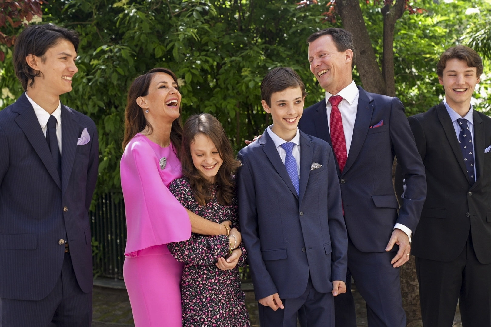 Komtesse Athena, der lørdag fylder 14 år, ses har i maj 2023 i Paris med sin familie i forbindelse med hendes bror grev Henriks konfirmation i Den Danske Kirke i Paris. (Arkivfoto).