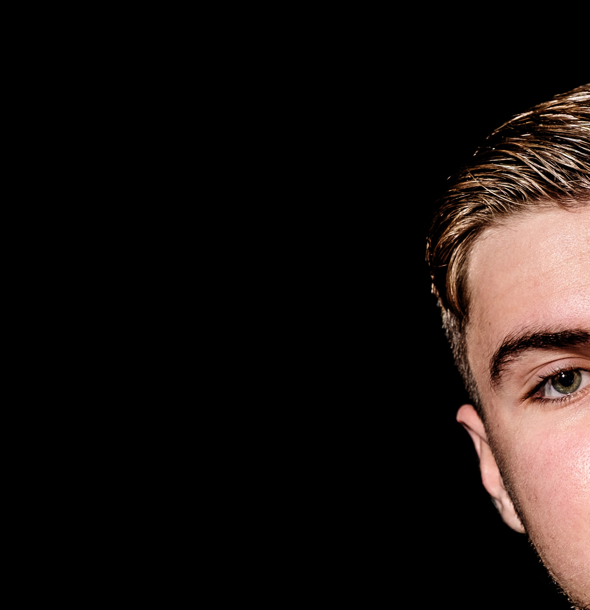 Marcus Helmer Martinsen har brugt flere år på at lære at blive i det, der før fik ham til at trække sig. - Robert Hendel Marcus Helmer Martinsen har brugt flere år på at lære at blive i det, der før fik ham til at trække sig.