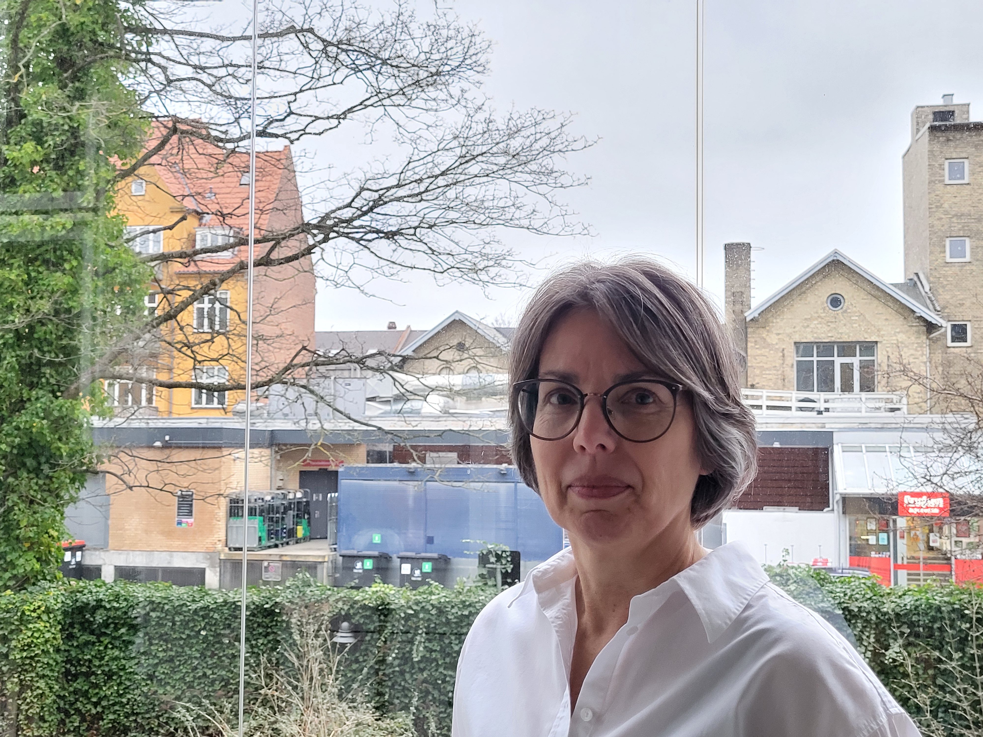 Hvis et nyt boligprojekt bliver godkendt, kan Anette Gramstrups udsigt blive væsentligt forringet, fortæller hun.