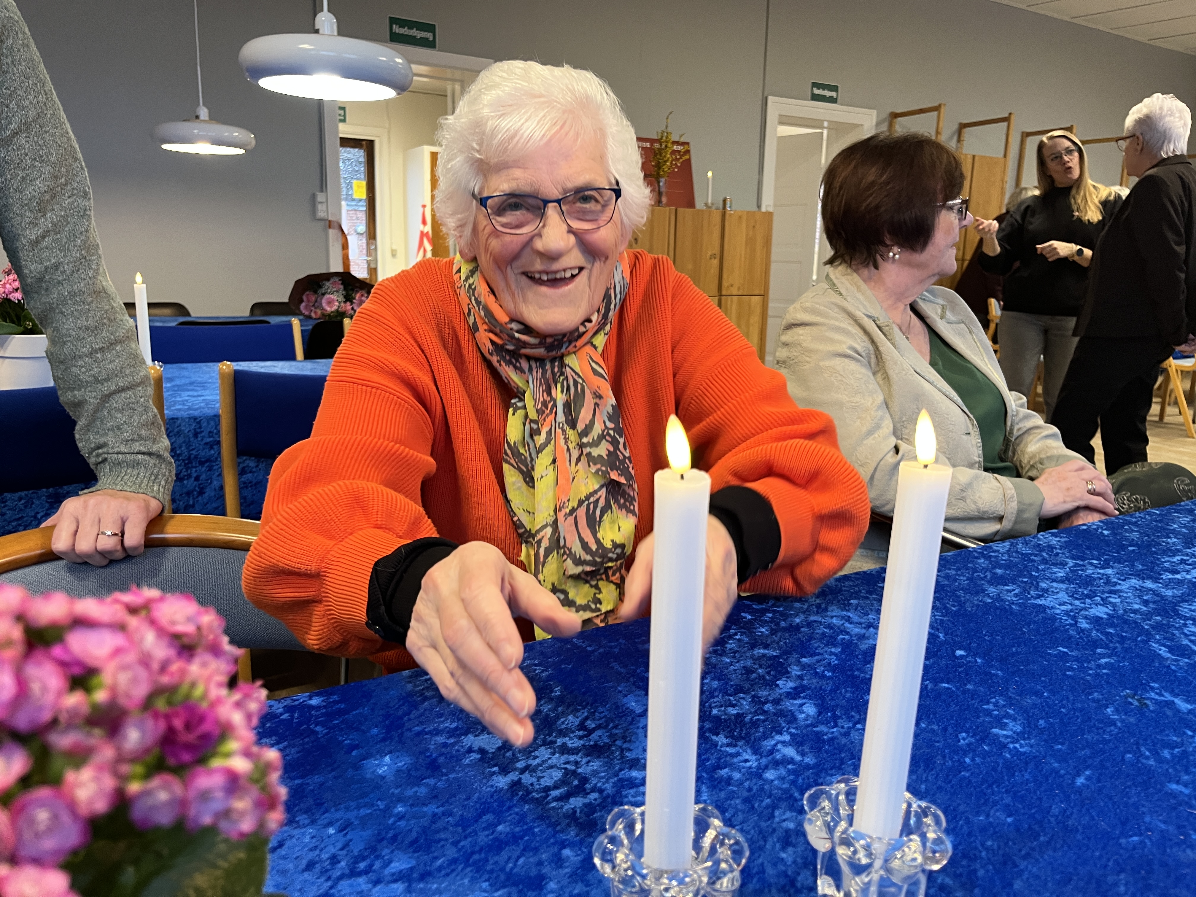 Hun har været med i 30 år i Mødestedet, samlingsstedet for byens ældre. - Nogen kommer her, efter de har mistet deres ægtefælle. Men alle kommer her for at have det godt, lyder det fra Jytte Christensen.
