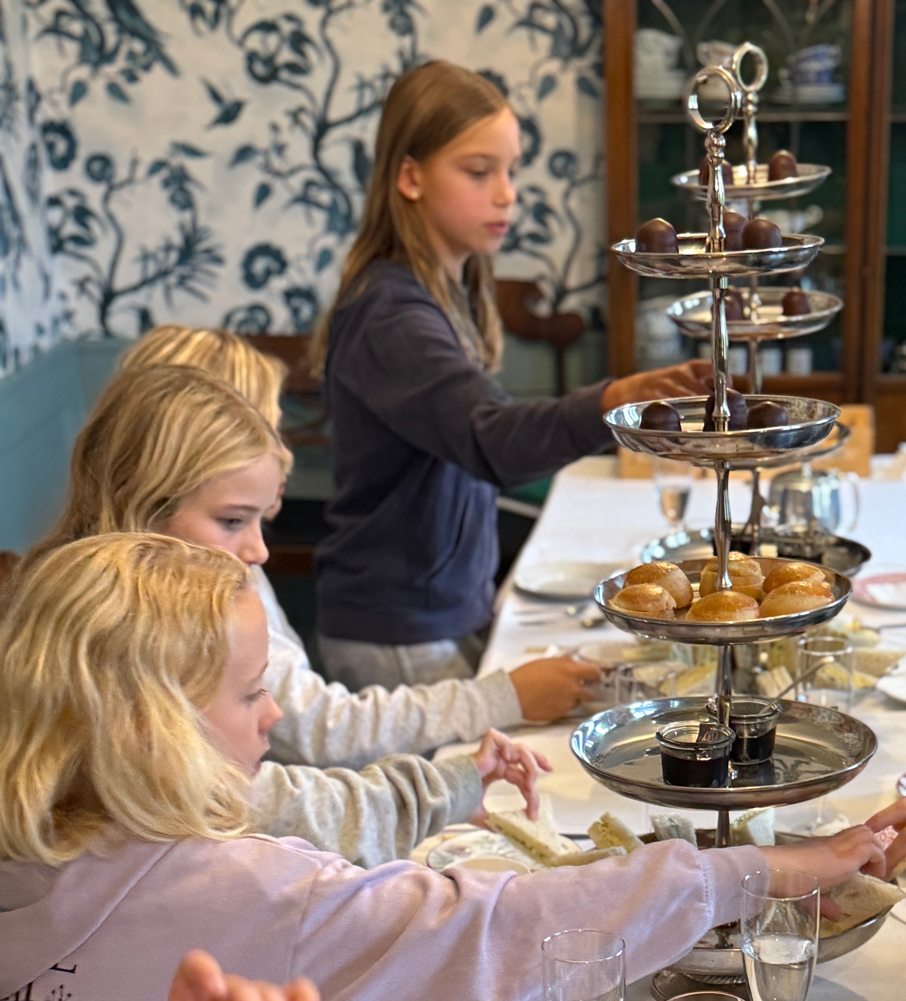 Dagen blev afsluttet med afternoon tea. - Presse Dagen blev afsluttet med afternoon tea.