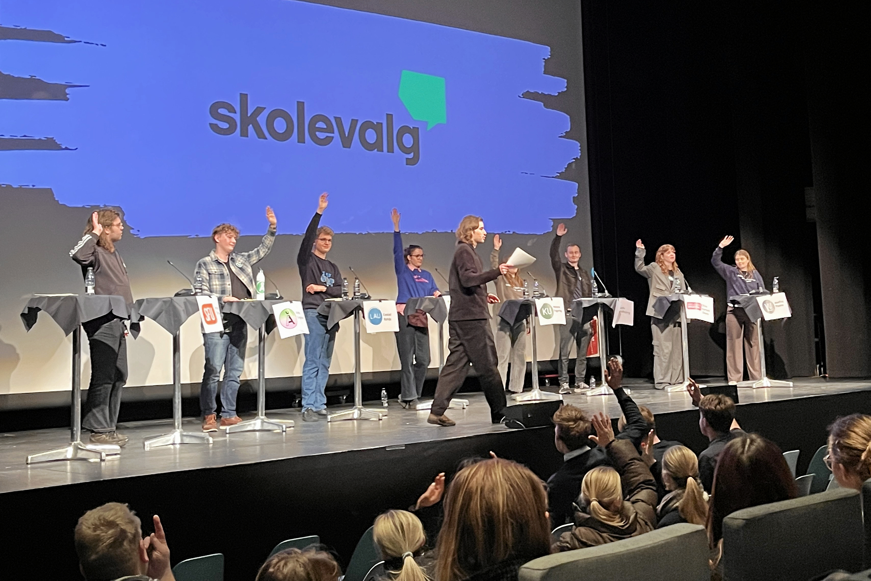 Flere hundrede skoleelever var samlet til valgdebat i Kulturhus Trommen, hvor ni ungdomspolitikere var med i panelet.