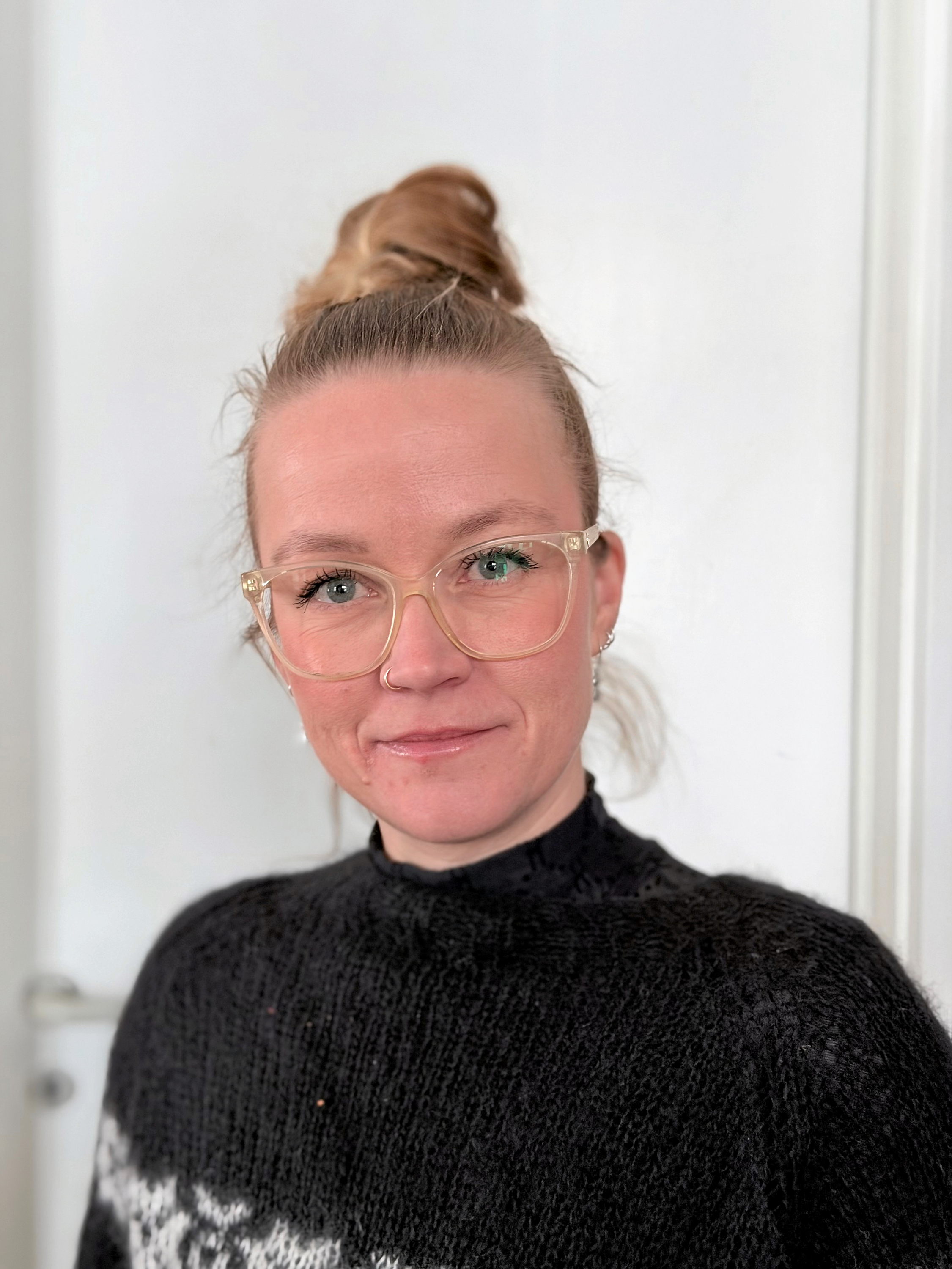 - For hvad nu hvis fremtidens skole ikke først og fremmest handler om at komme væk – men om at blive klogere på det sted, man allerede er en del af?, skriver Rakel Toubro.